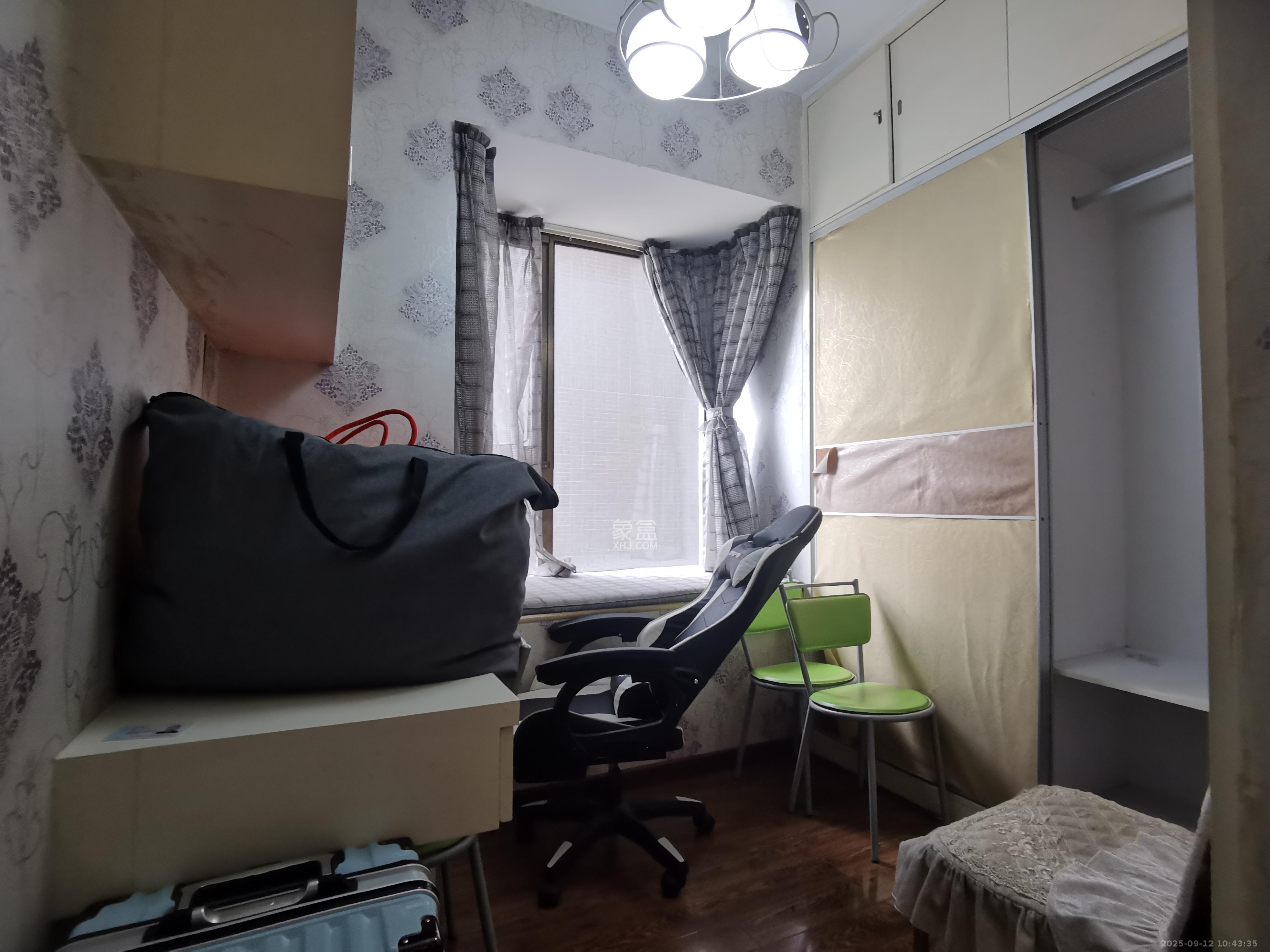 岳泰理想城 1室2厅1卫 2500.0元/月 岳泰理想城 1室2厅1卫 2500.0元/月室内图