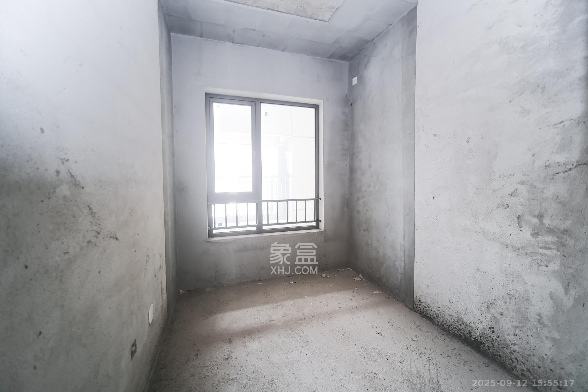 荣盛城  4室2厅2卫    73.0万 荣盛城  4室2厅2卫    73.0万卧室