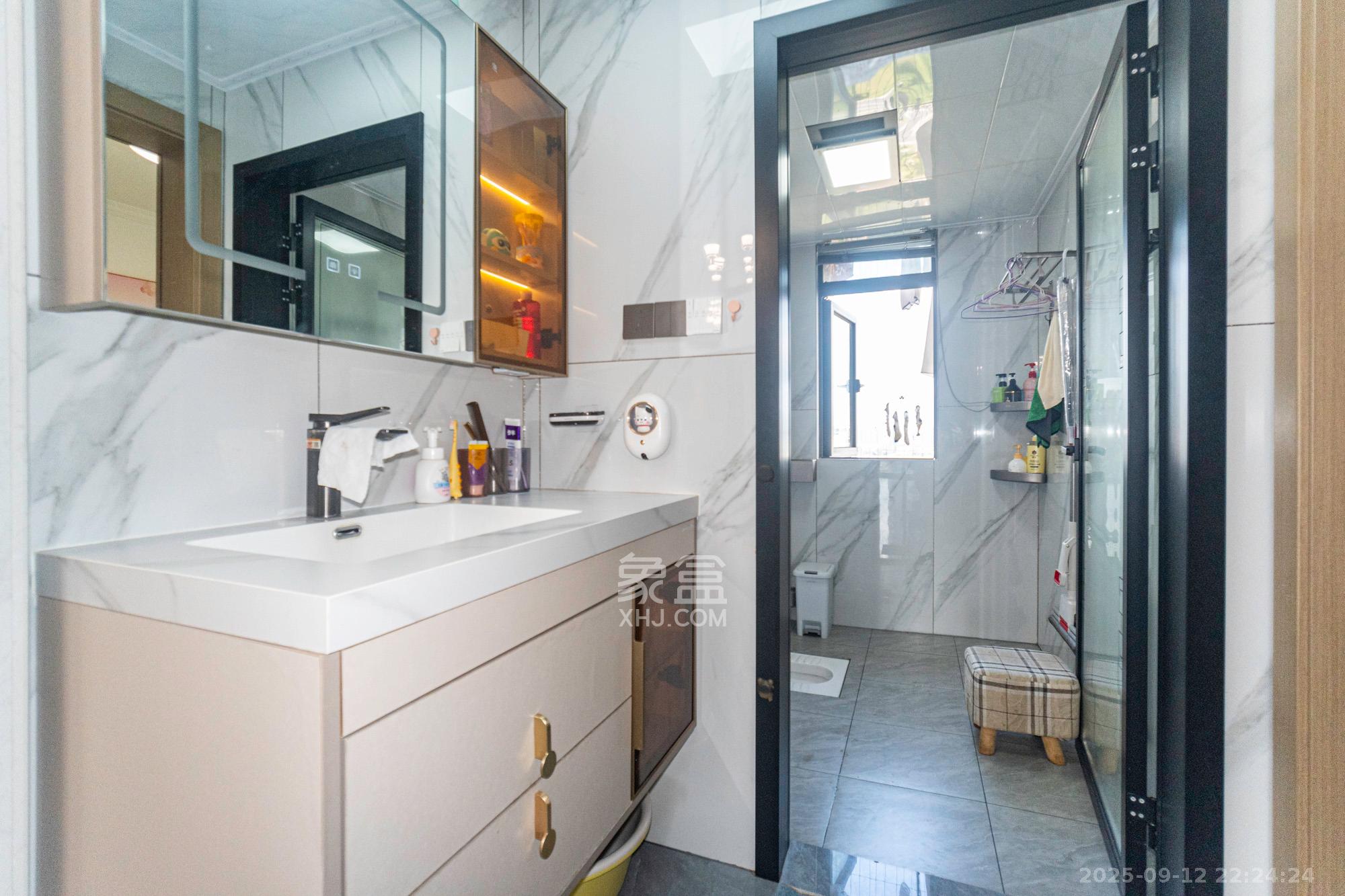 日盛湖湘花苑  3室2厅2卫    95.0万 日盛湖湘花苑  3室2厅2卫    95.0万卫生间