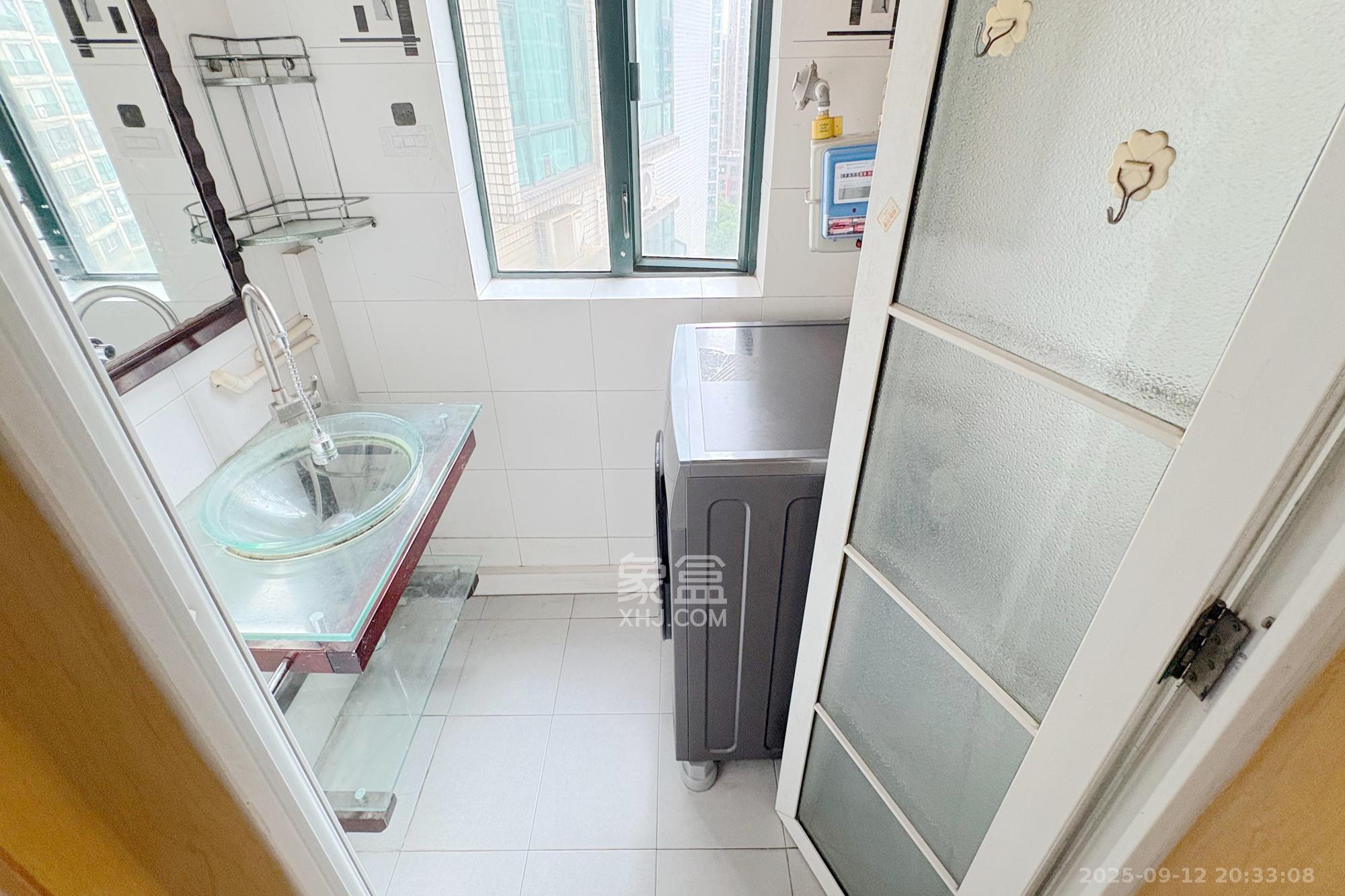 王府花园 3室2厅1卫 165.0万 王府花园 3室2厅1卫 165.0万卫生间