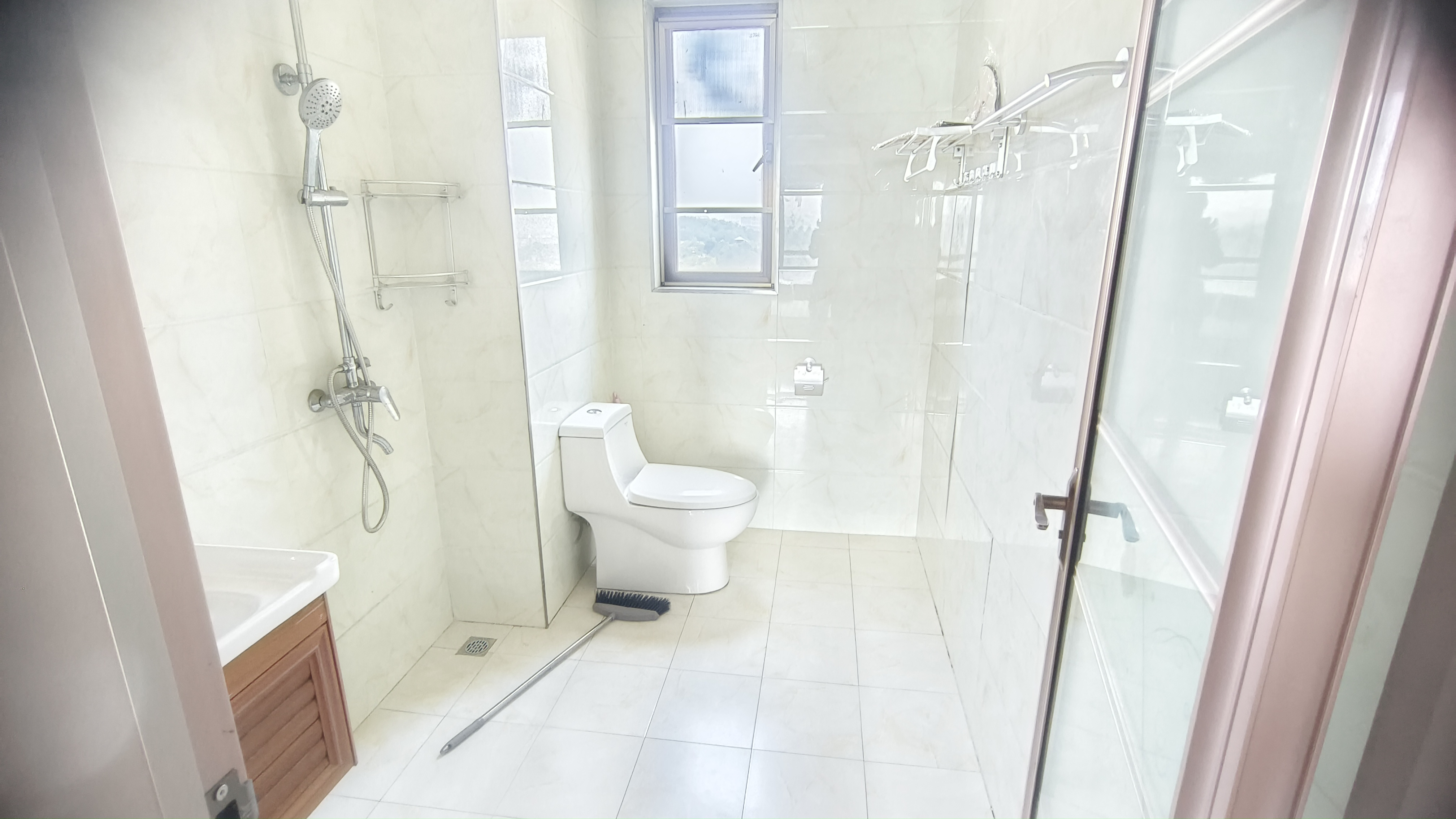 碧桂园 3室2厅2卫 1600.0元/月 碧桂园 3室2厅2卫 1600.0元/月室内图