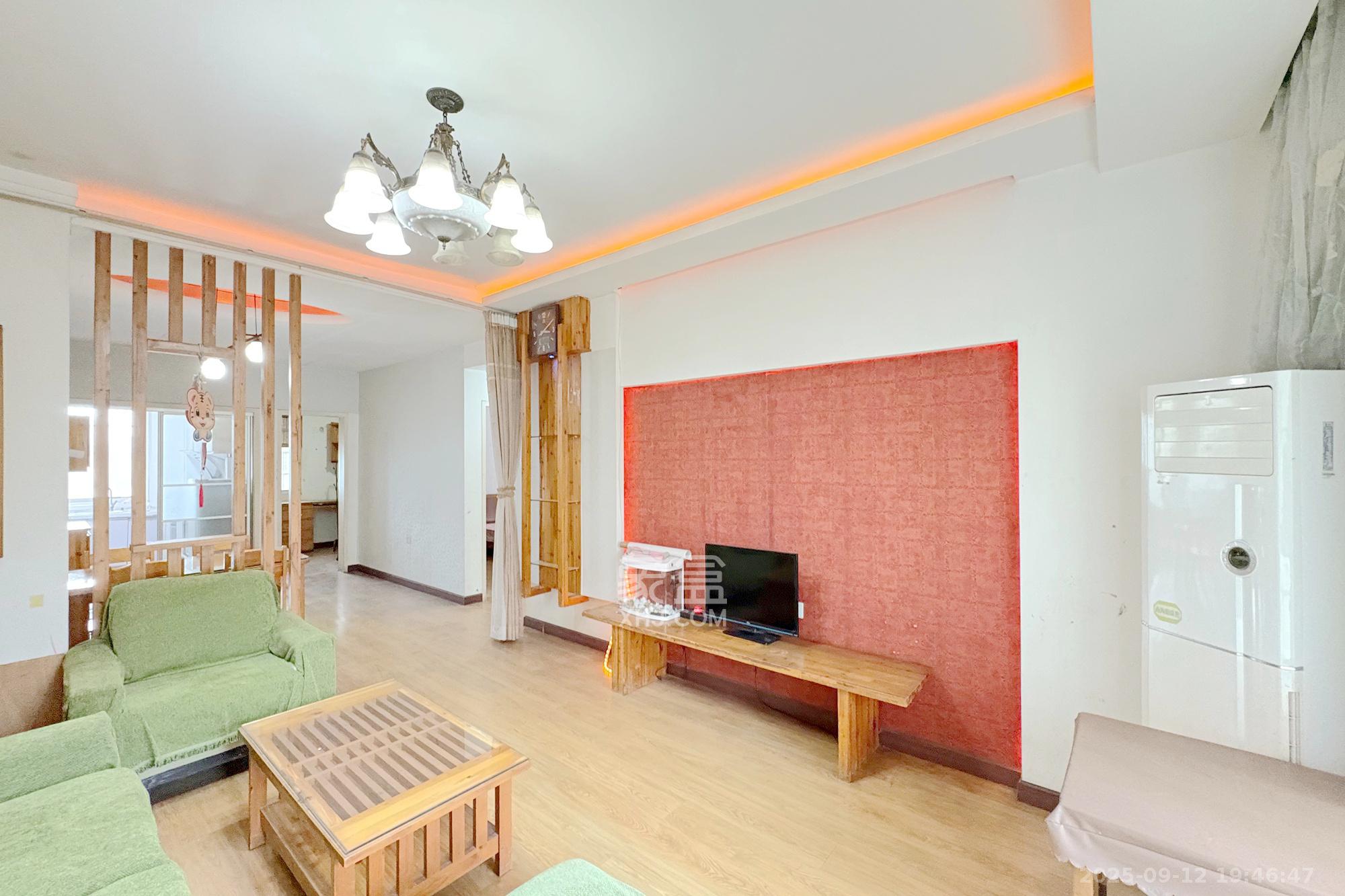 滨湖嘉园(湖滨小区)  3室2厅2卫    100.0万 滨湖嘉园(湖滨小区)  3室2厅2卫    100.0万客厅