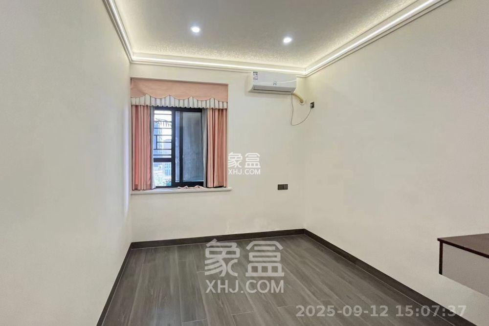 长龙湾 4室2厅2卫 2800.0元/月 长龙湾 4室2厅2卫 2800.0元/月室内图