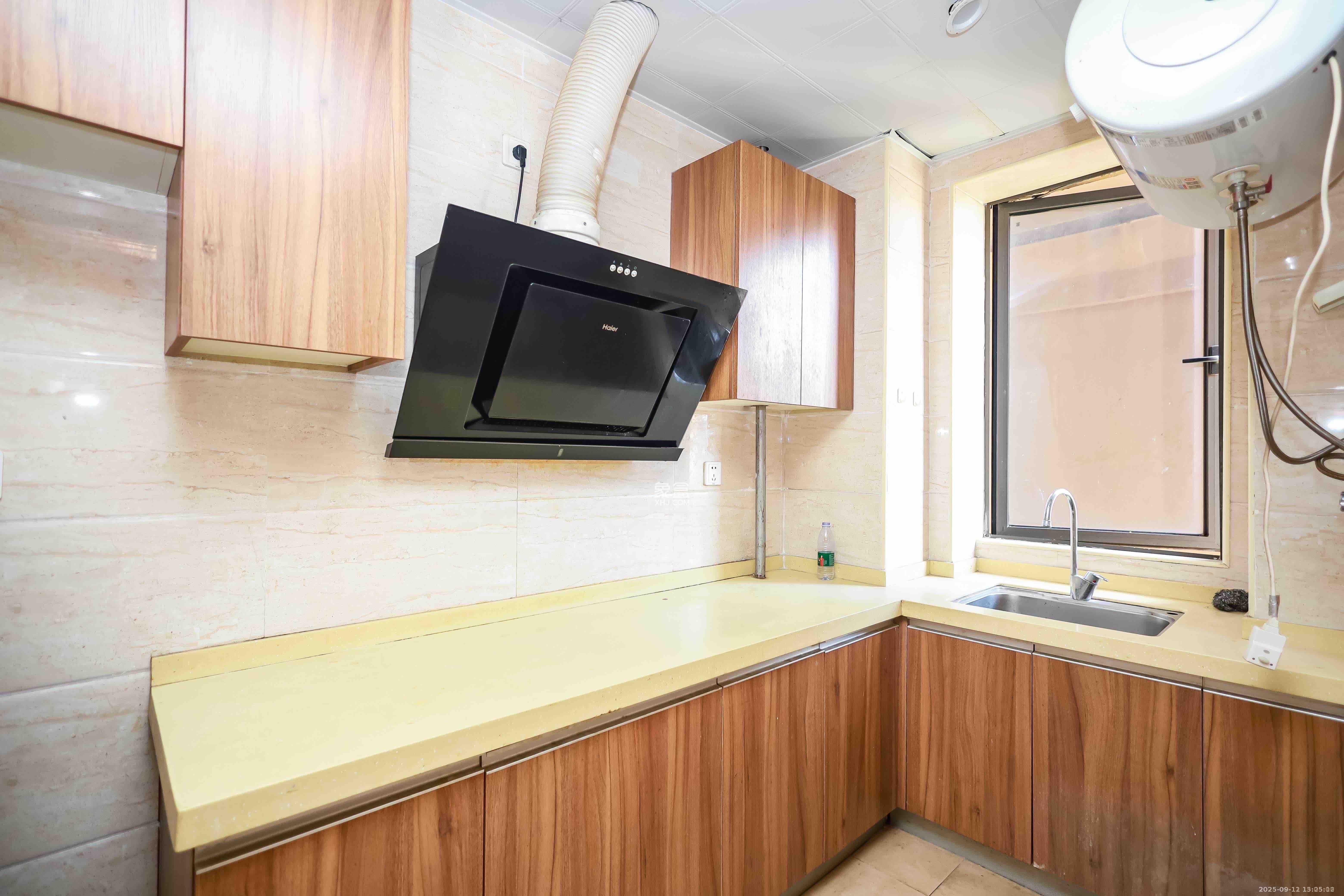 麓谷小镇  3室2厅1卫    2200.0元/月室内图