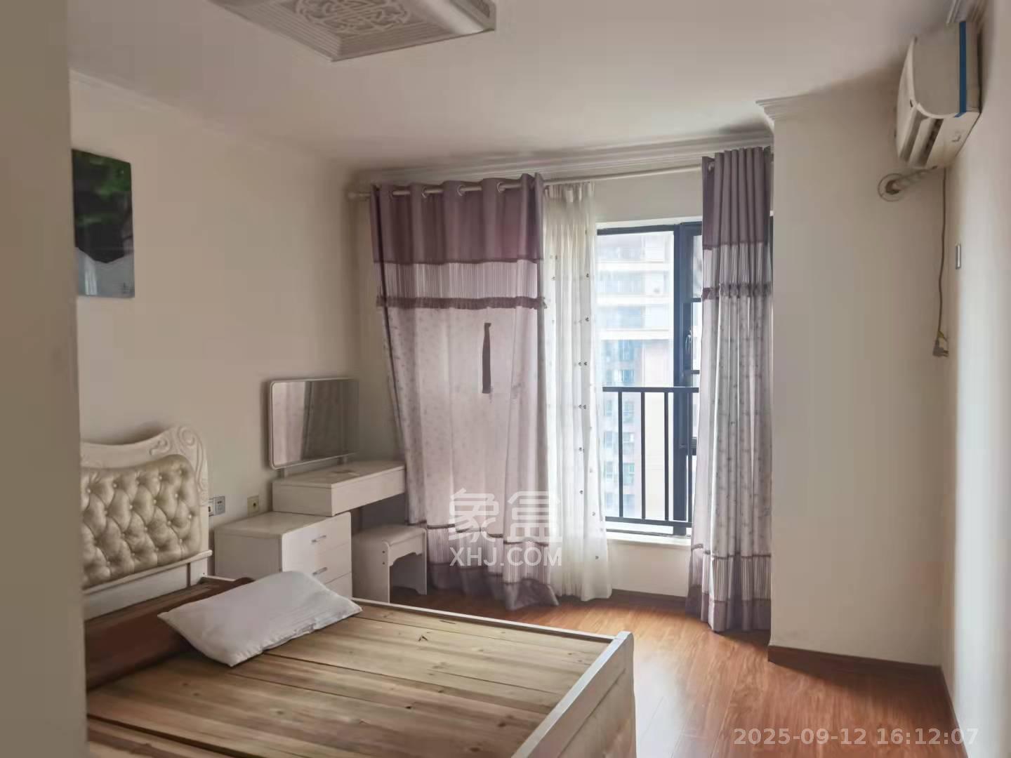 三一街区 4室2厅1卫 2000.0元/月 三一街区 4室2厅1卫 2000.0元/月室内图