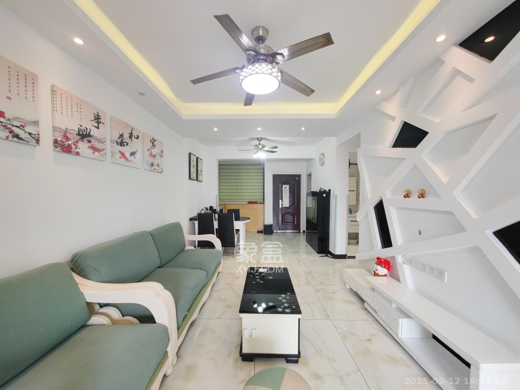 欧莱雅郡 2室2厅1卫 56.0万 欧莱雅郡 2室2厅1卫 56.0万客厅