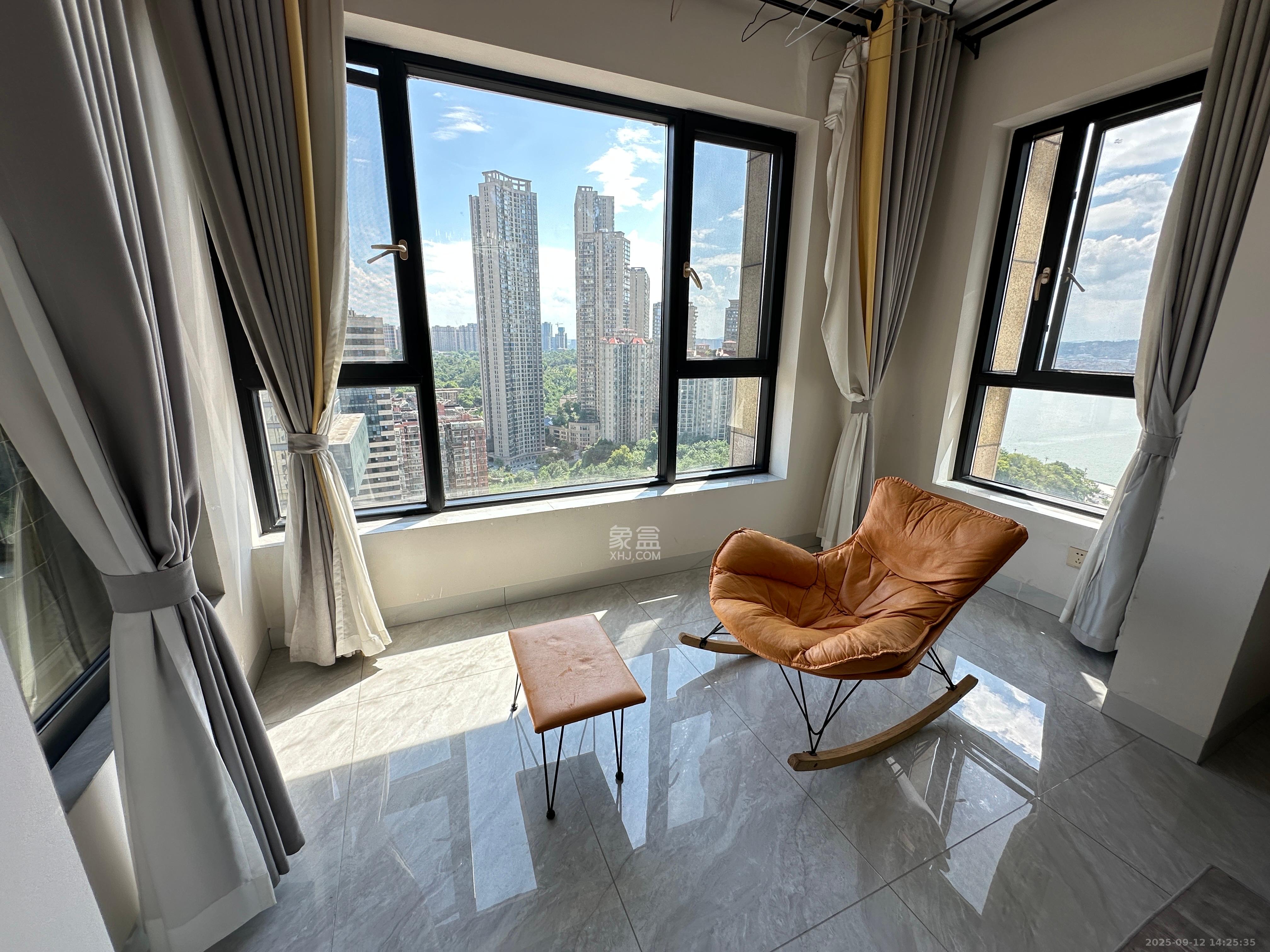 保利国际广场  3室2厅1卫    6000.0元/月室内图