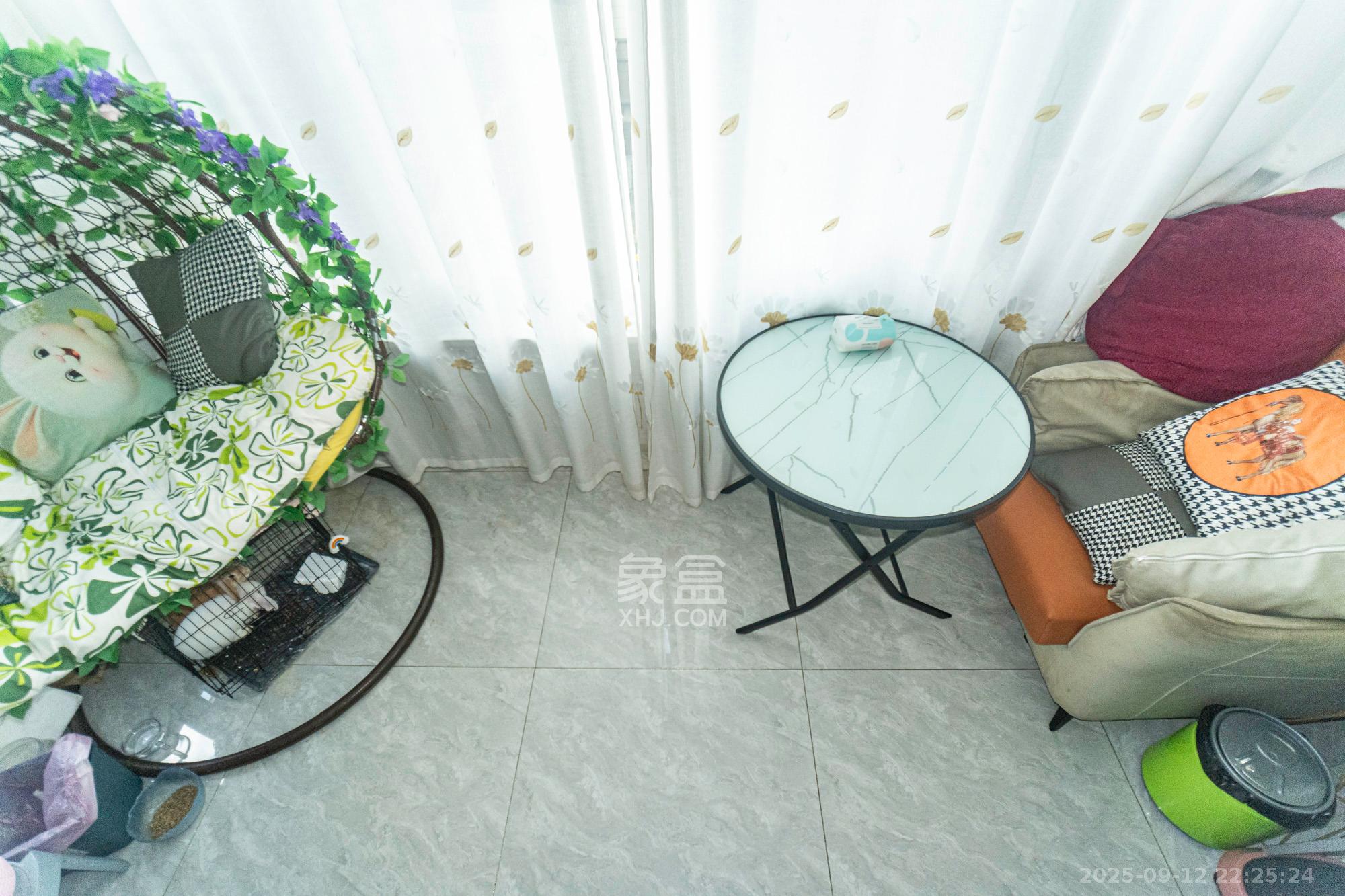 财汇新天地(财汇商务广场) 4室2厅2卫 88.8万 财汇新天地(财汇商务广场) 4室2厅2卫 88.8万阳台