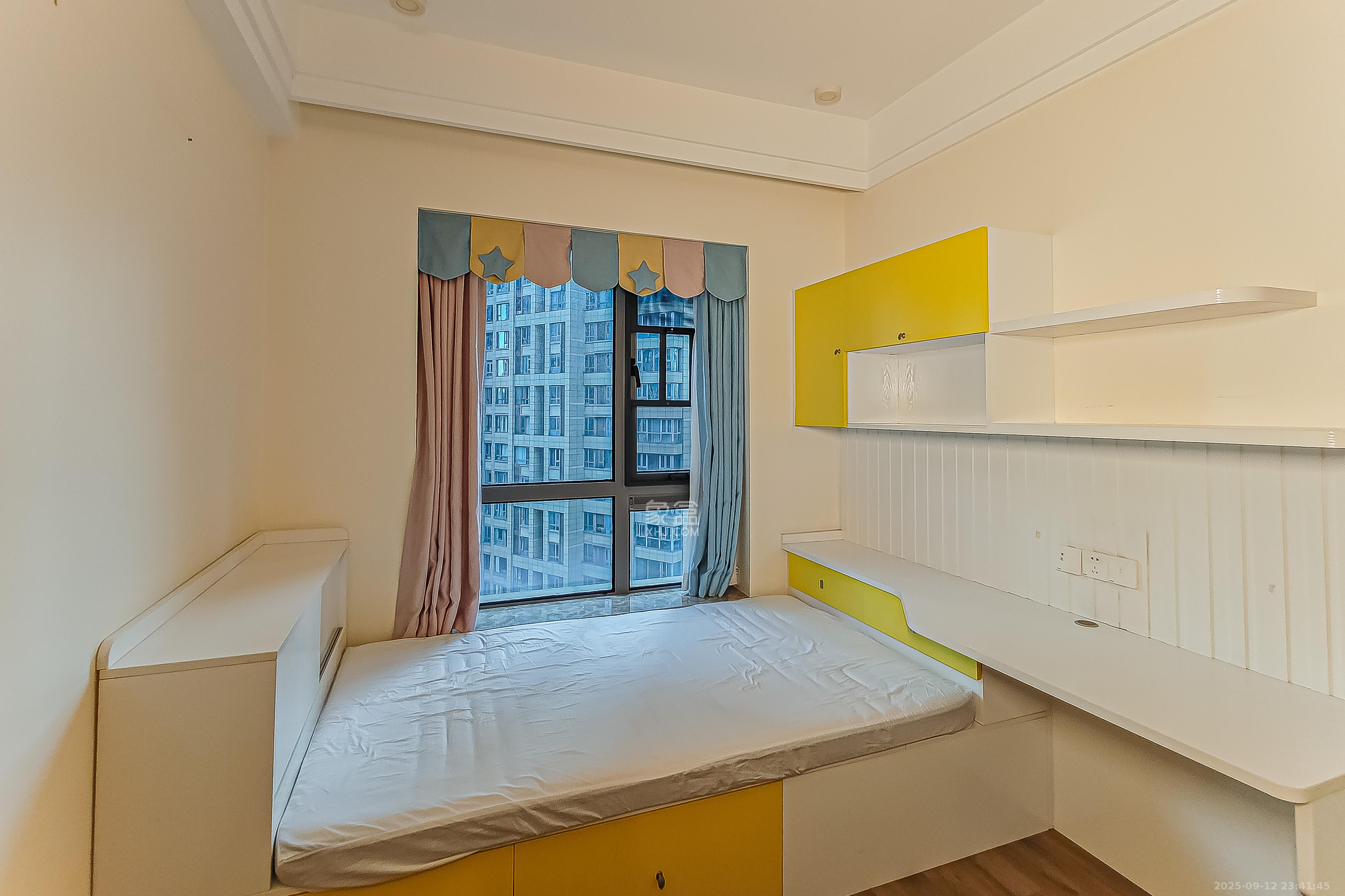 保利国际广场  1室2厅1卫    376.0万 保利国际广场  1室2厅1卫    376.0万卧室