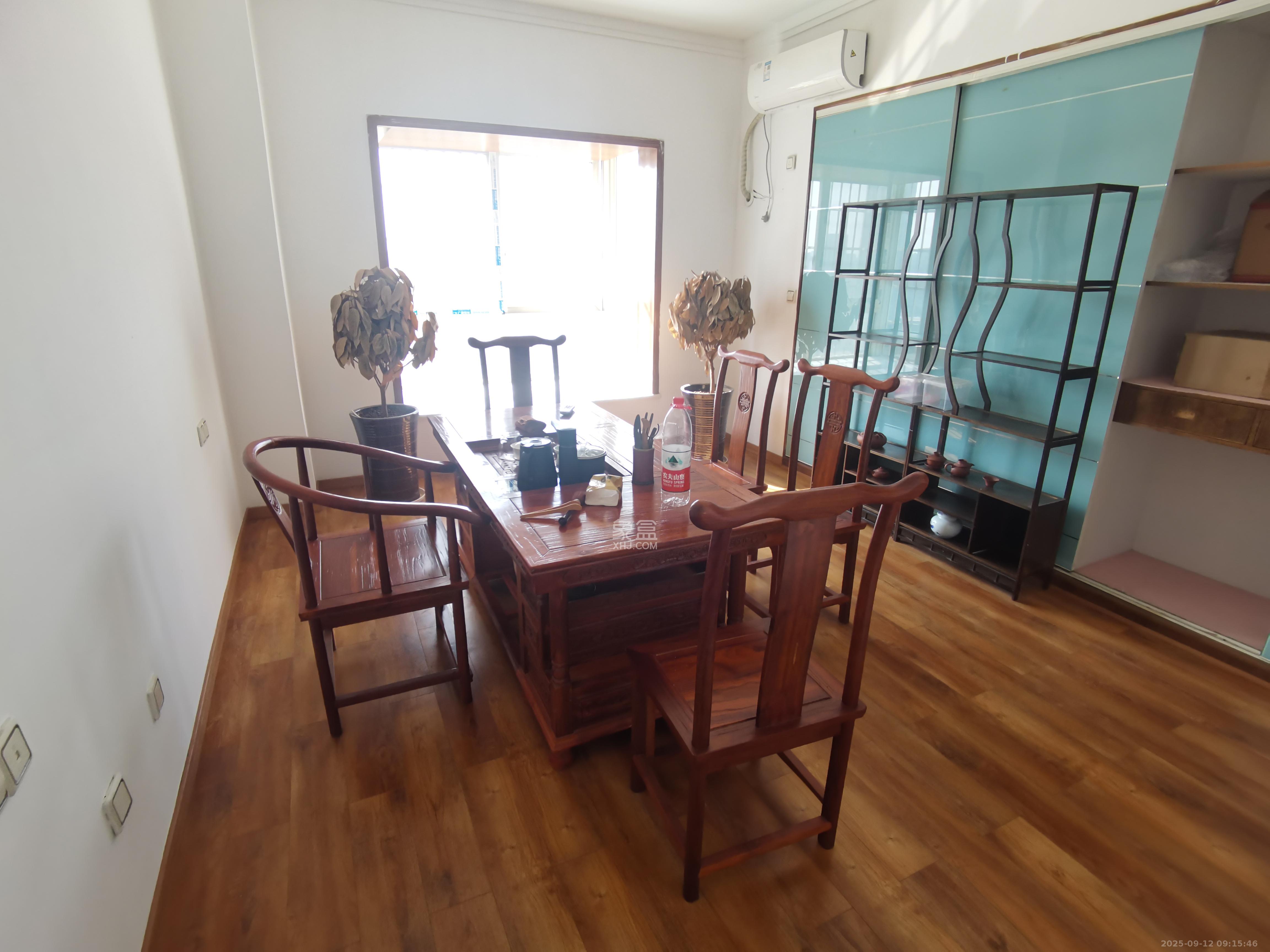 开源鑫阁  3室2厅2卫    2000.0元/月室内图