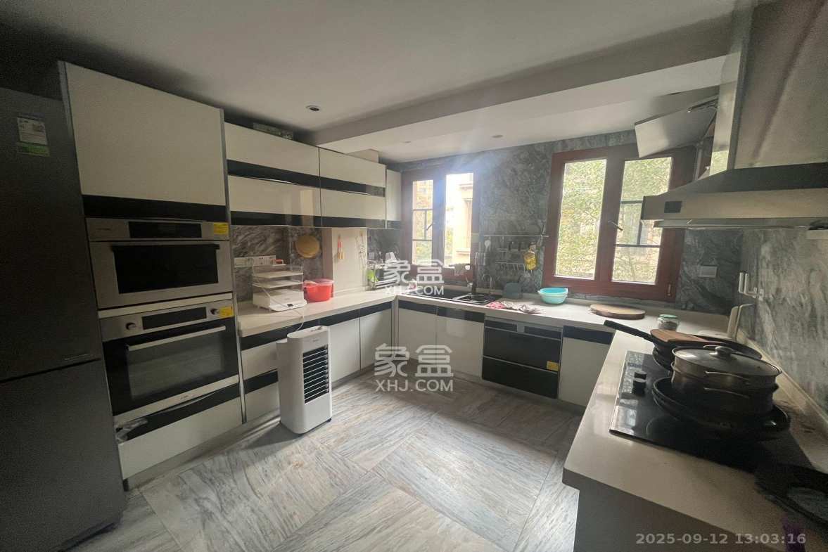 珠江郦城璞墅 5室3厅3卫 7500.0元/月 珠江郦城璞墅 5室3厅3卫 7500.0元/月室内图