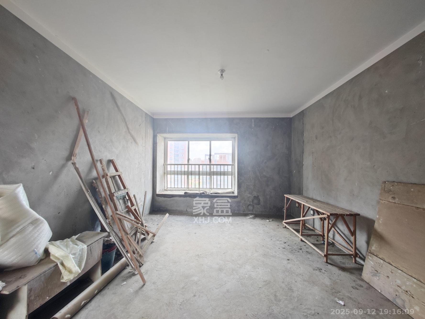 湘府十城(汇财御景湾新寓,汇财国际) 5室1厅2卫 102.0万 湘府十城(汇财御景湾新寓,汇财国际) 5室1厅2卫 102.0万客厅