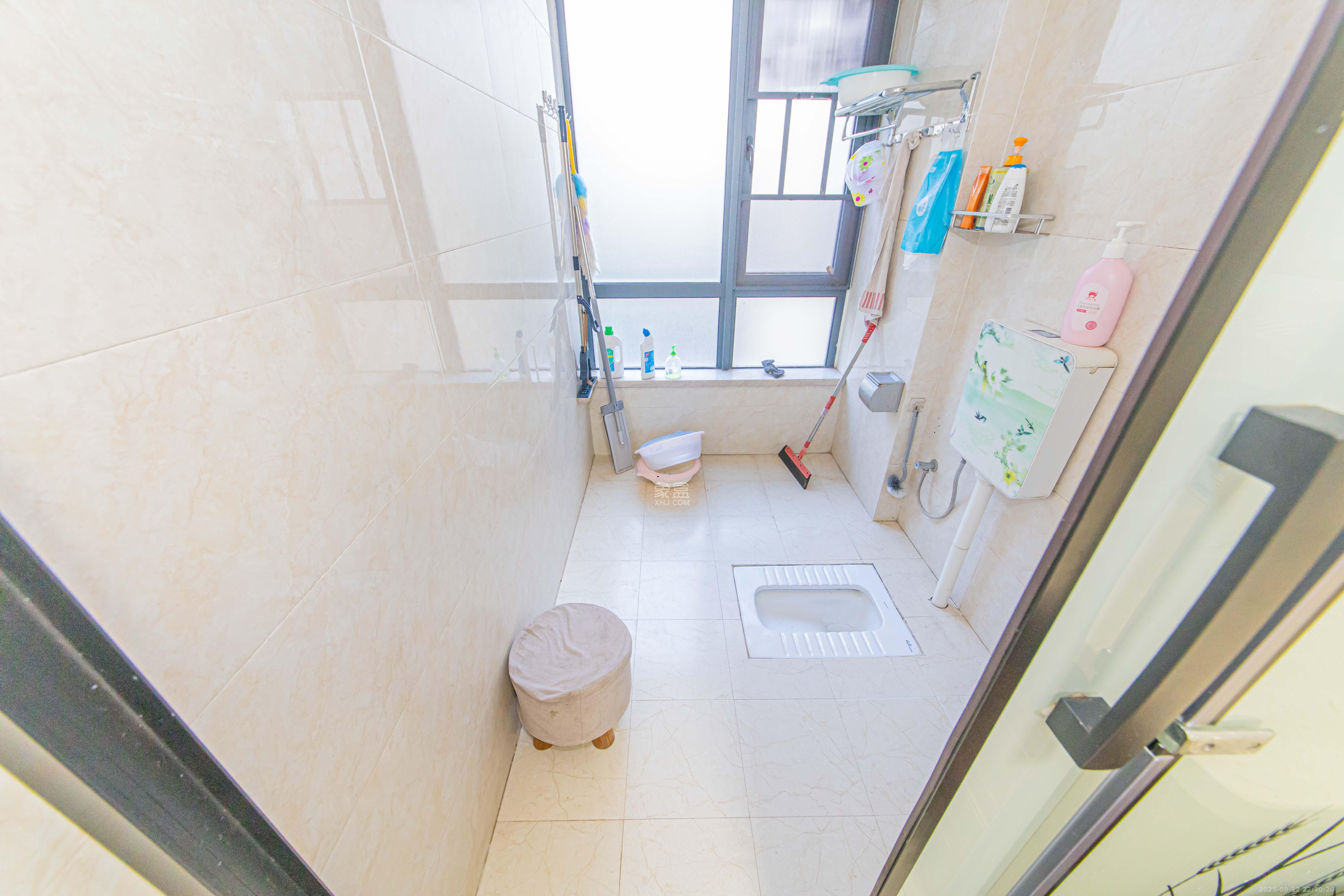 中建芙蓉嘉苑  4室2厅2卫   128.00万卫生间