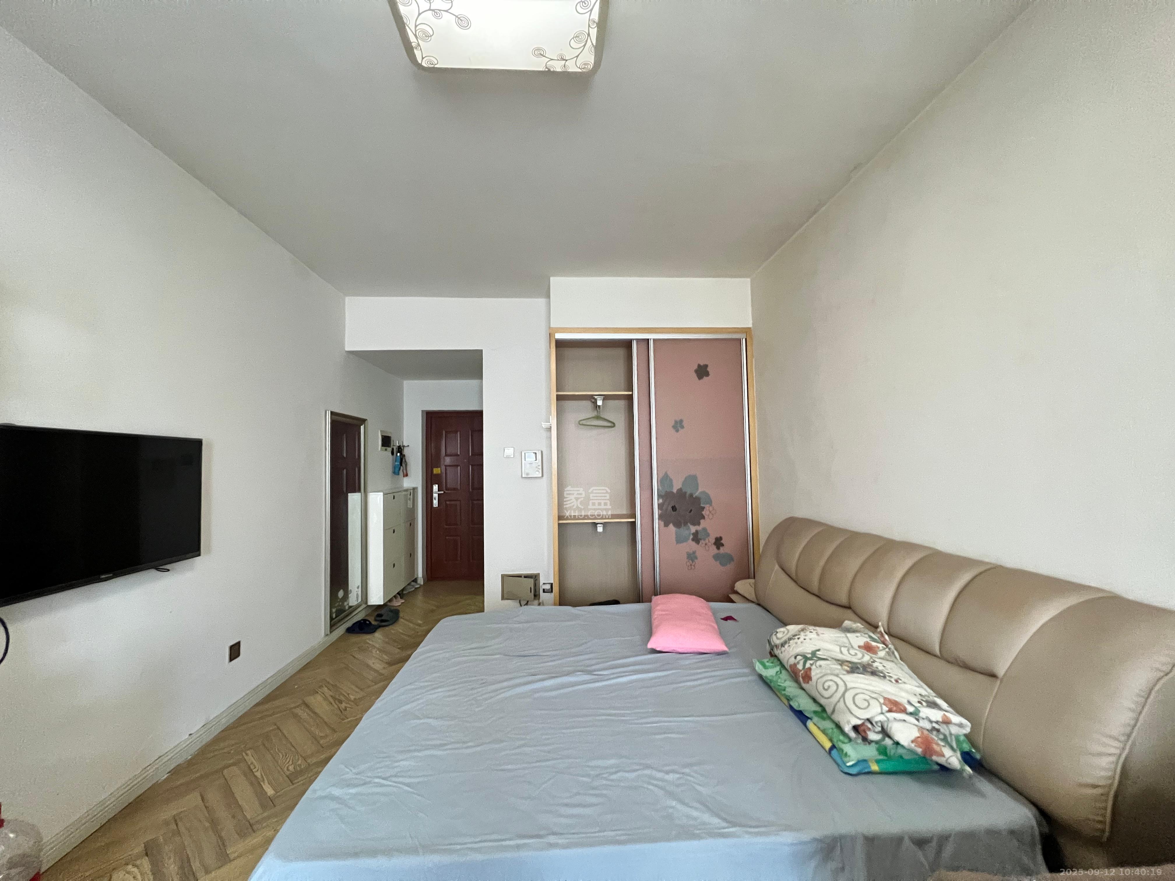 中城丽景香山园  1室1厅1卫    1600.0元/月 中城丽景香山园  1室1厅1卫    1600.0元/月室内图