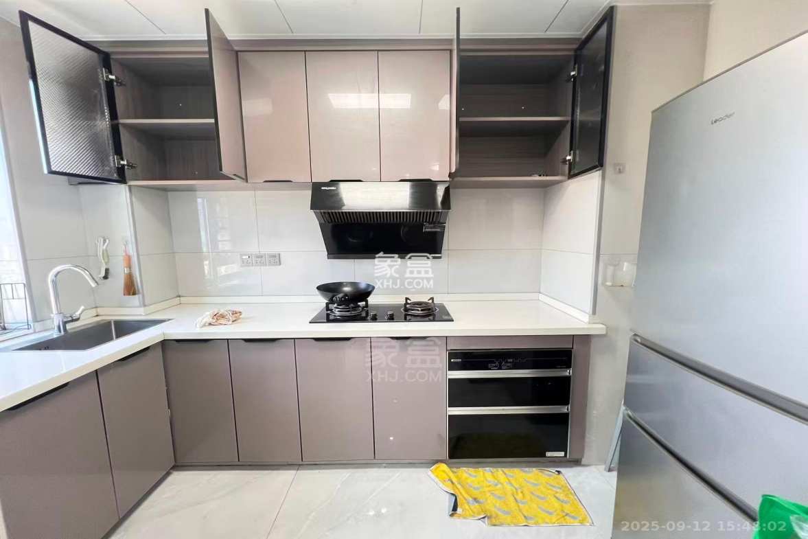 雅立天骄阁 4室2厅2卫 2600.0元/月 雅立天骄阁 4室2厅2卫 2600.0元/月室内图