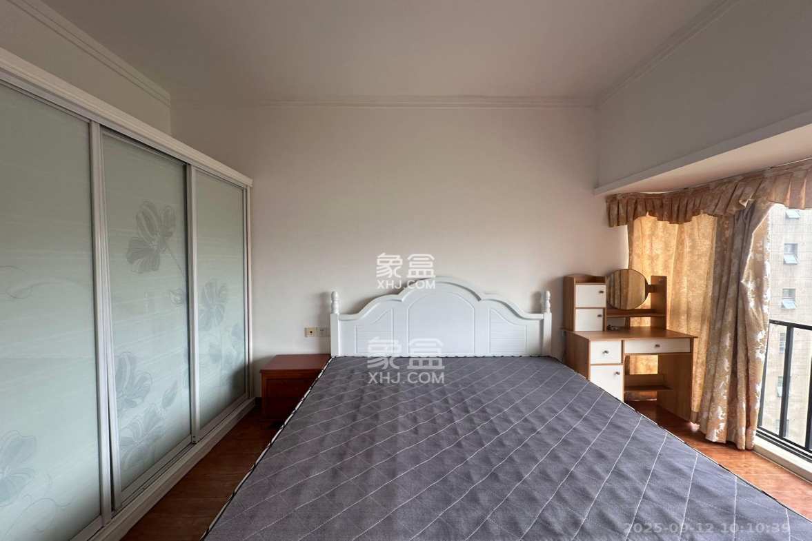 藏珑湖上国际花园 3室2厅2卫 3500.0元/月 藏珑湖上国际花园 3室2厅2卫 3500.0元/月室内图