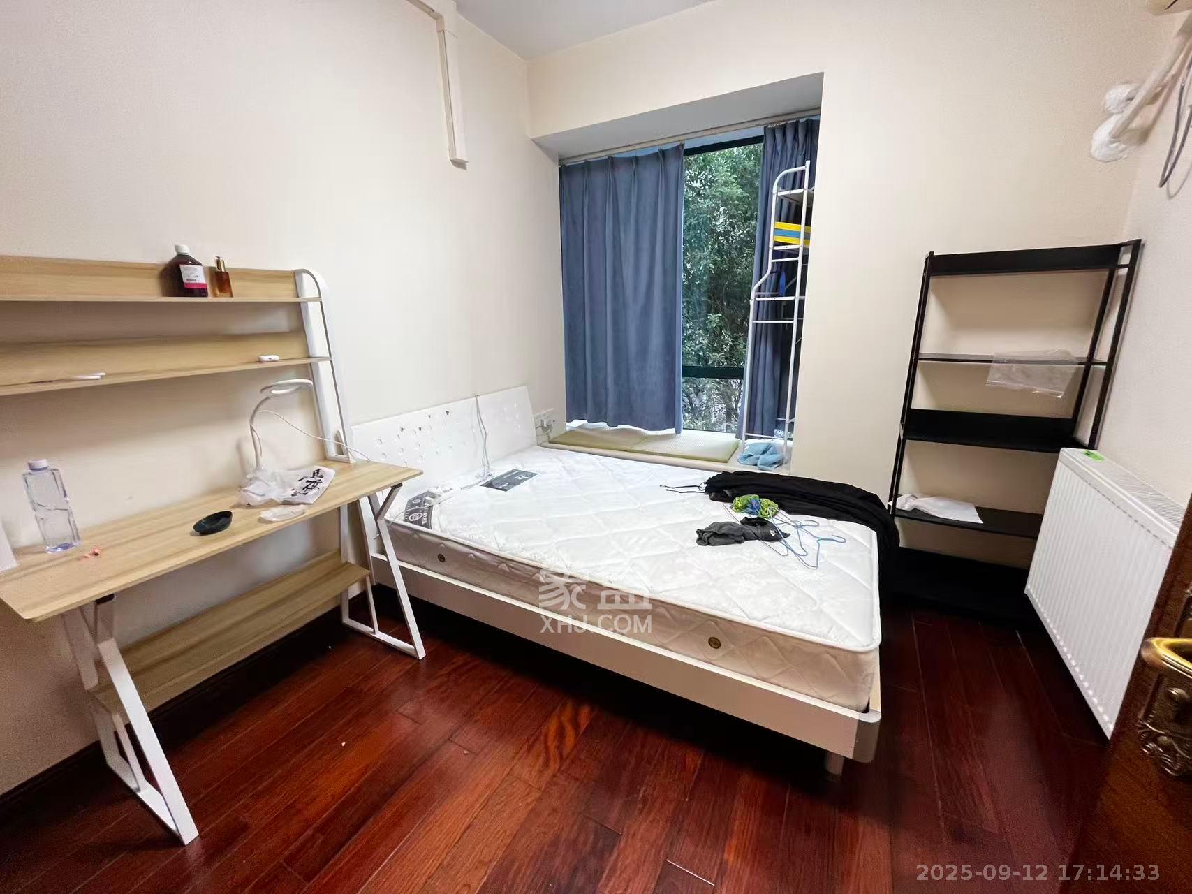 王府花园  4室2厅1卫    4300.0元/月 王府花园  4室2厅1卫    4300.0元/月室内图