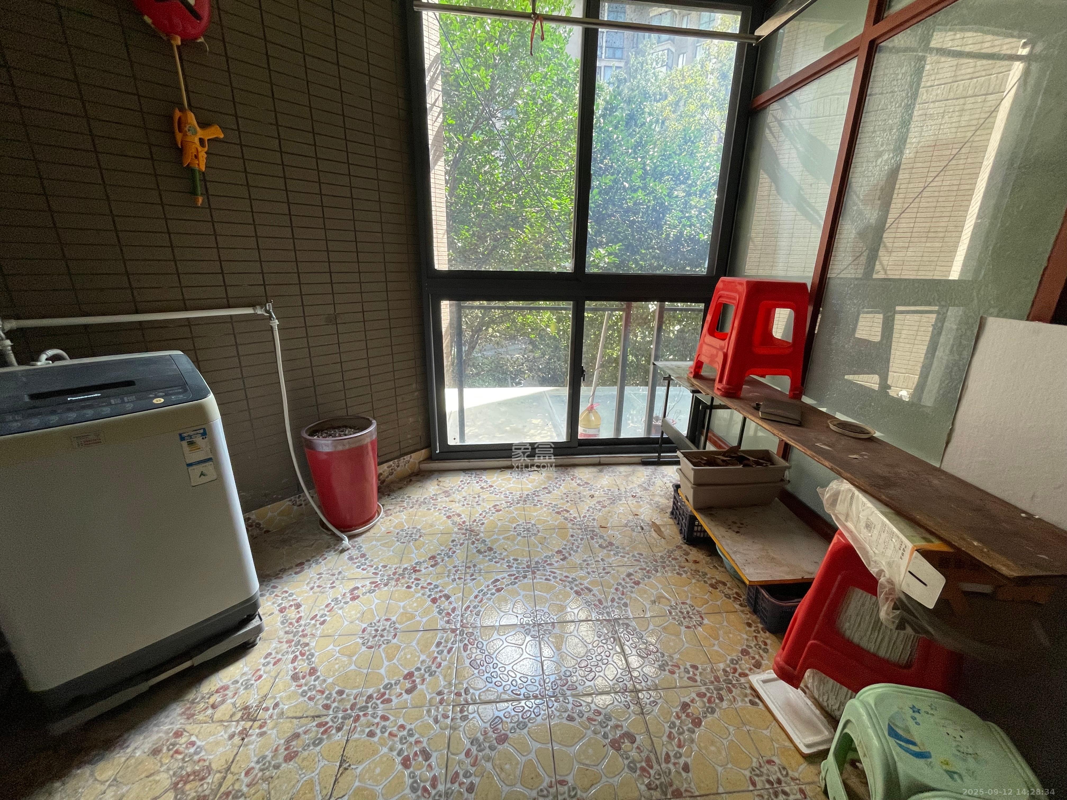 藏珑湖上国际花园  1室2厅2卫    3280.0元/月室内图