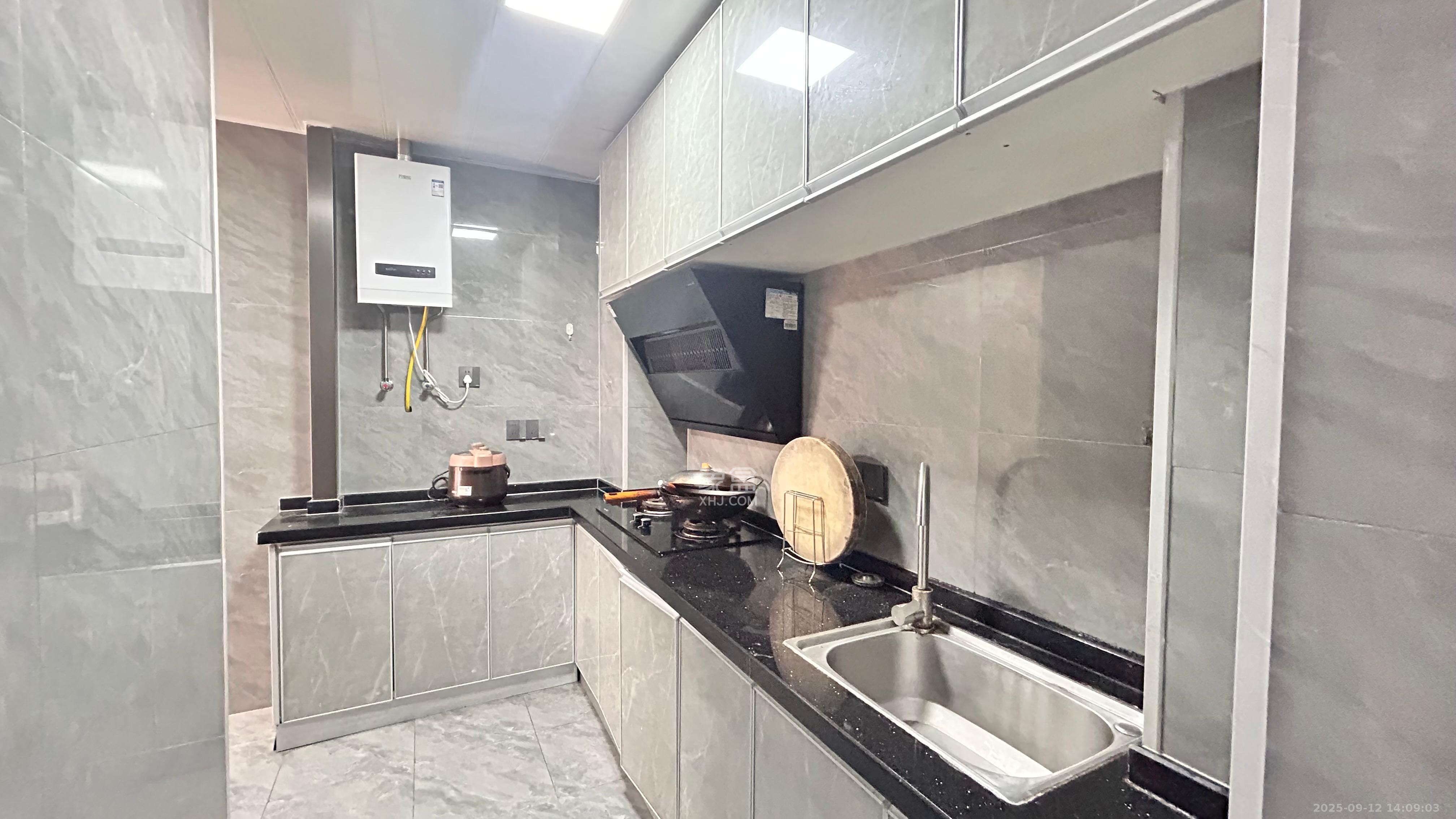 洋湖景园  2室1厅1卫    2300.0元/月室内图