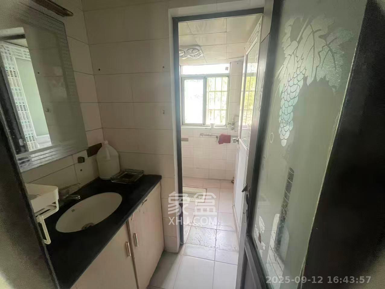 新星小区 3室2厅2卫 1700.0元/月 新星小区 3室2厅2卫 1700.0元/月室内图