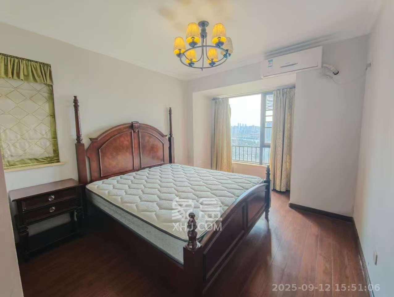 万科城 4室2厅2卫 3200.0元/月 万科城 4室2厅2卫 3200.0元/月室内图