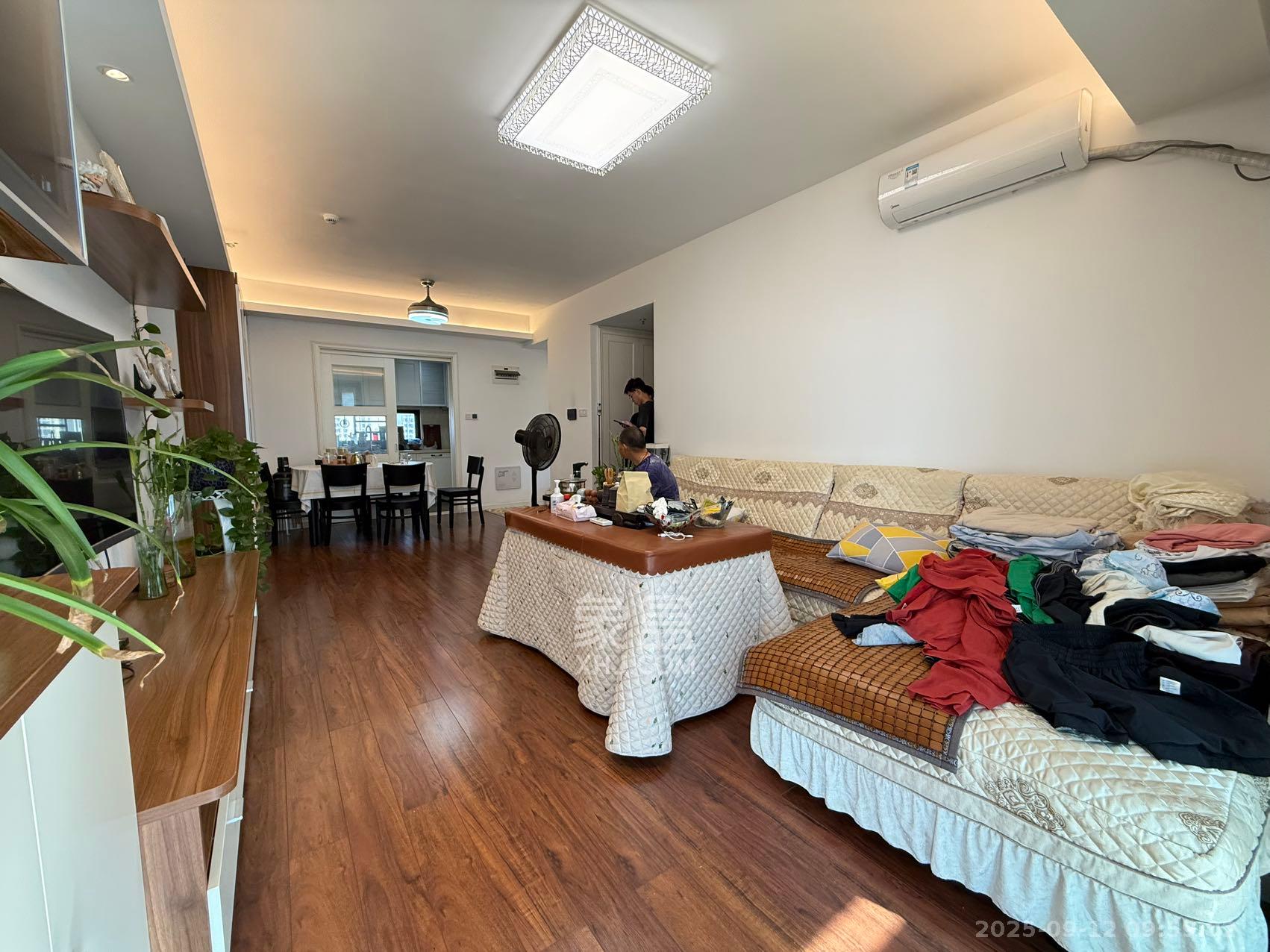 万科里金域国际 4室2厅1卫 5500.0元/月 万科里金域国际 4室2厅1卫 5500.0元/月室内图