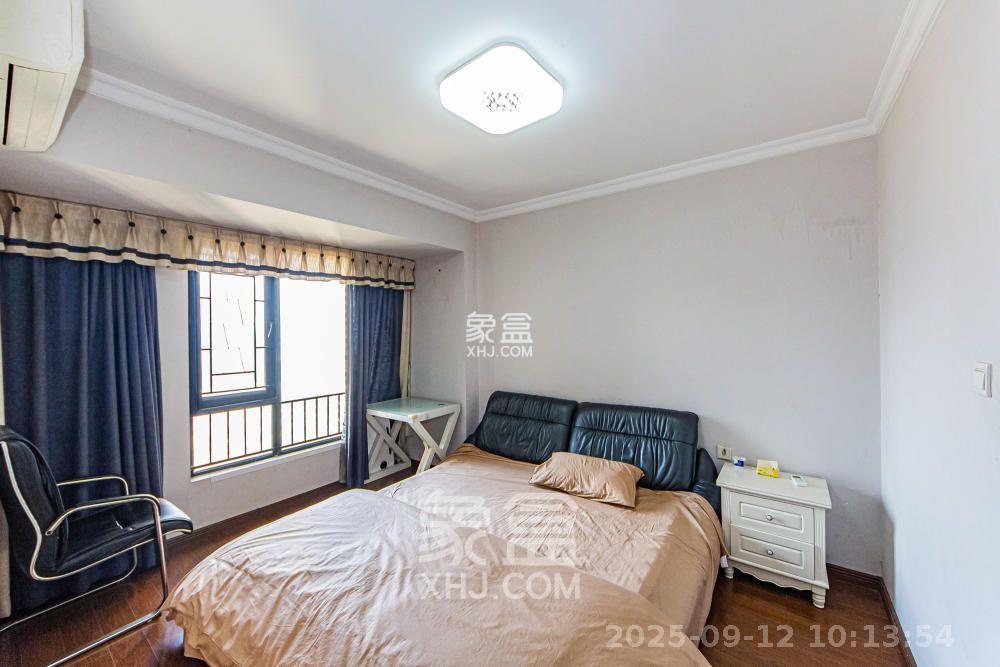 万科城 3室2厅1卫 2600.0元/月 万科城 3室2厅1卫 2600.0元/月室内图