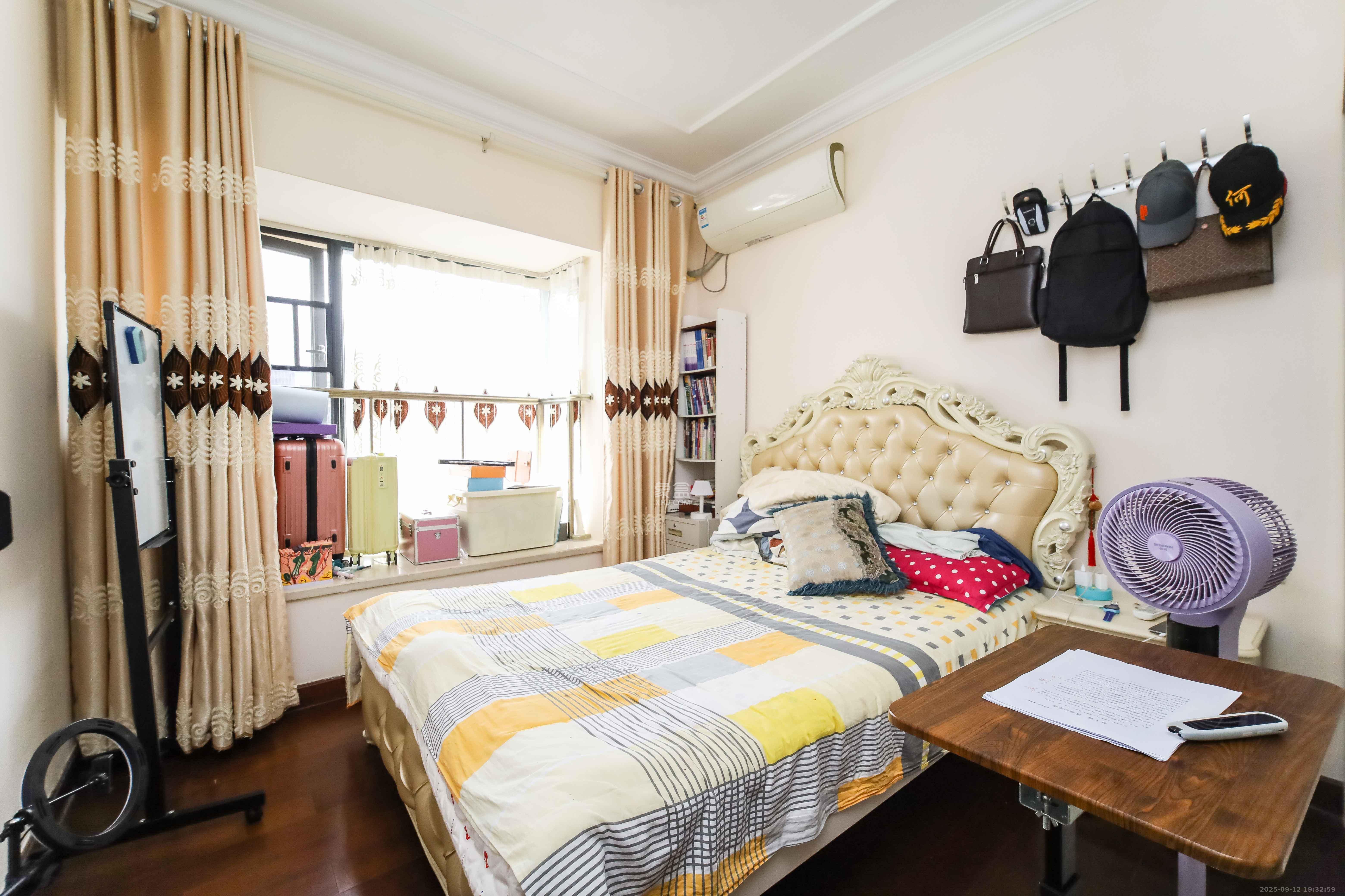 恒大江湾 3室1厅1卫 94.8万 恒大江湾 3室1厅1卫 94.8万卧室