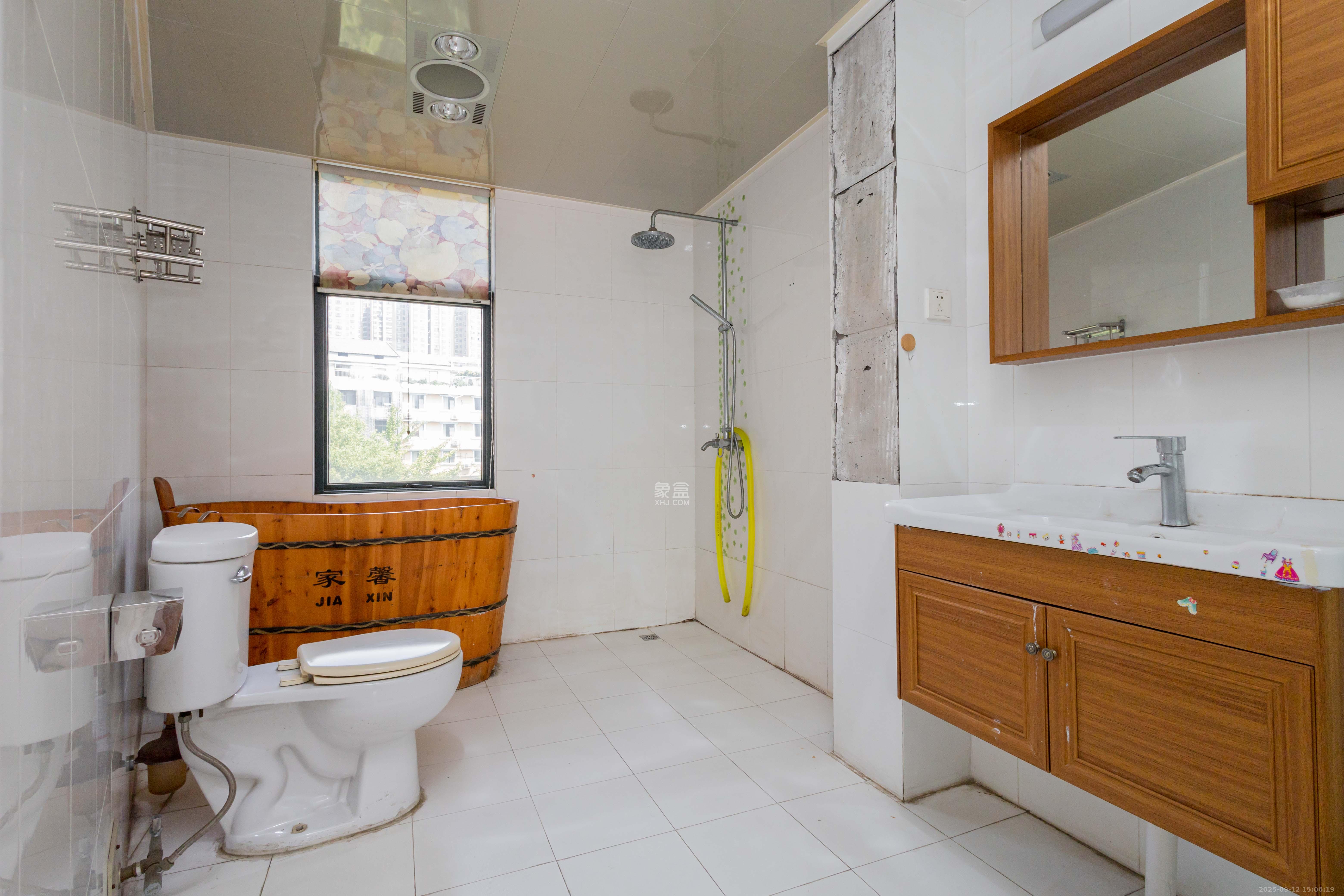 东业早安星城 4室2厅2卫 68.0万 东业早安星城 4室2厅2卫 68.0万卫生间