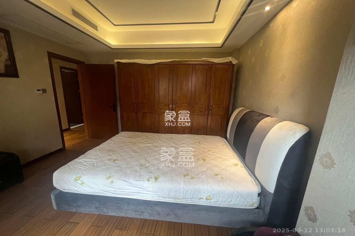 珠江郦城璞墅 5室3厅3卫 7500.0元/月 珠江郦城璞墅 5室3厅3卫 7500.0元/月室内图