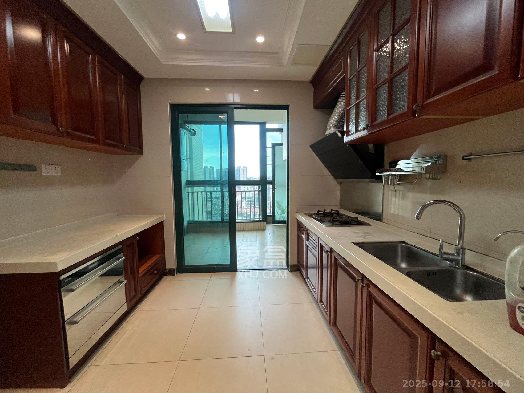 恒大雅苑  4室2厅3卫    5000.0元/月室内图