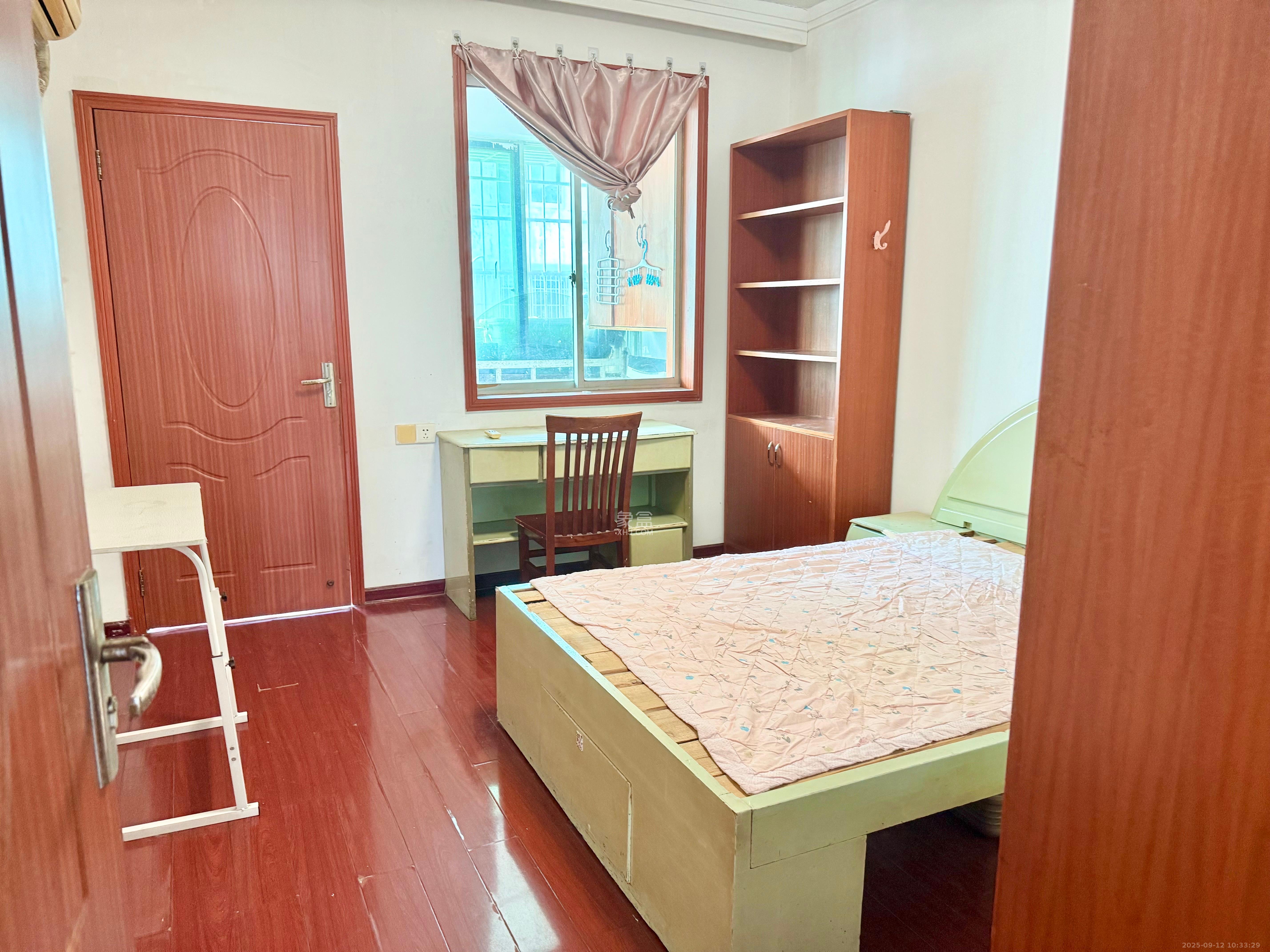 中南汽车世界  2室2厅1卫    1100.0元/月室内图