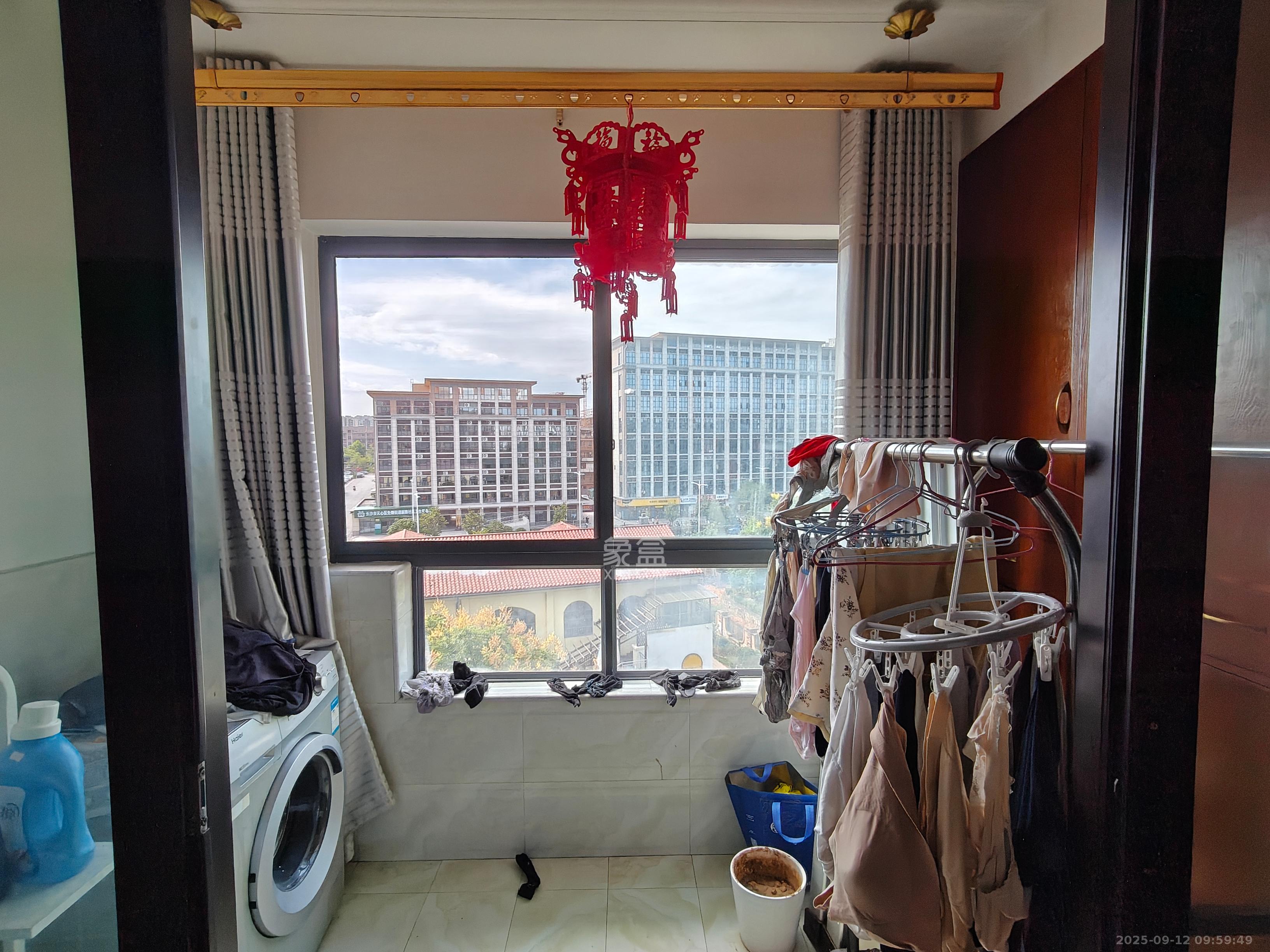 中信凯旋蓝岸(中信新城三期)  3室2厅1卫    2400.0元/月 中信凯旋蓝岸(中信新城三期)  3室2厅1卫    2400.0元/月室内图