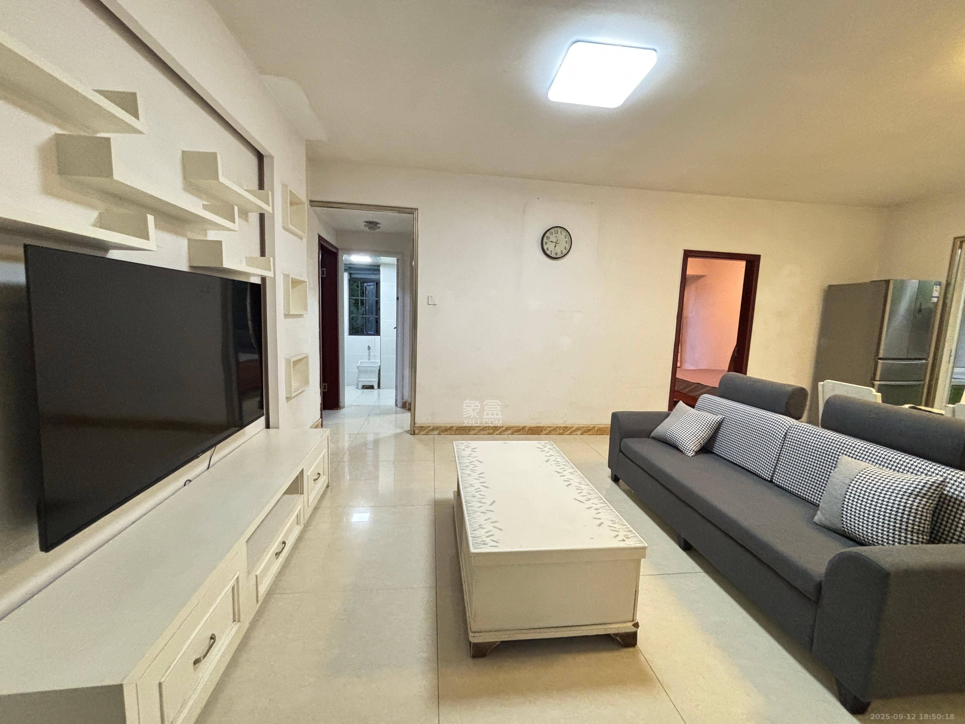 蓝山郡  3室2厅2卫    2300.0元/月 蓝山郡  3室2厅2卫    2300.0元/月室内图