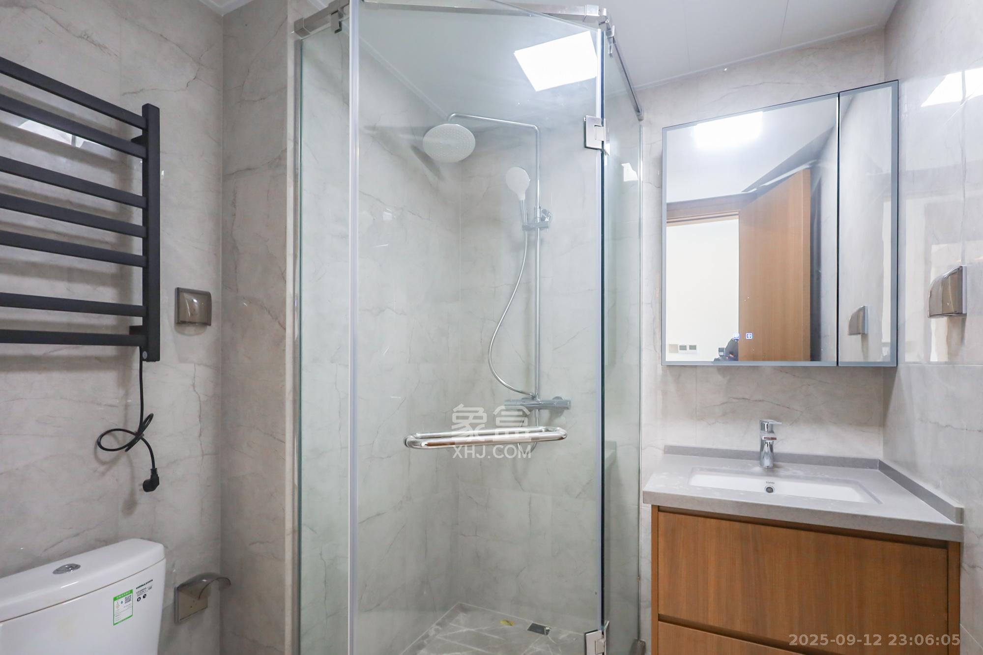 江山印  4室2厅3卫    550.0万 江山印  4室2厅3卫    550.0万卫生间