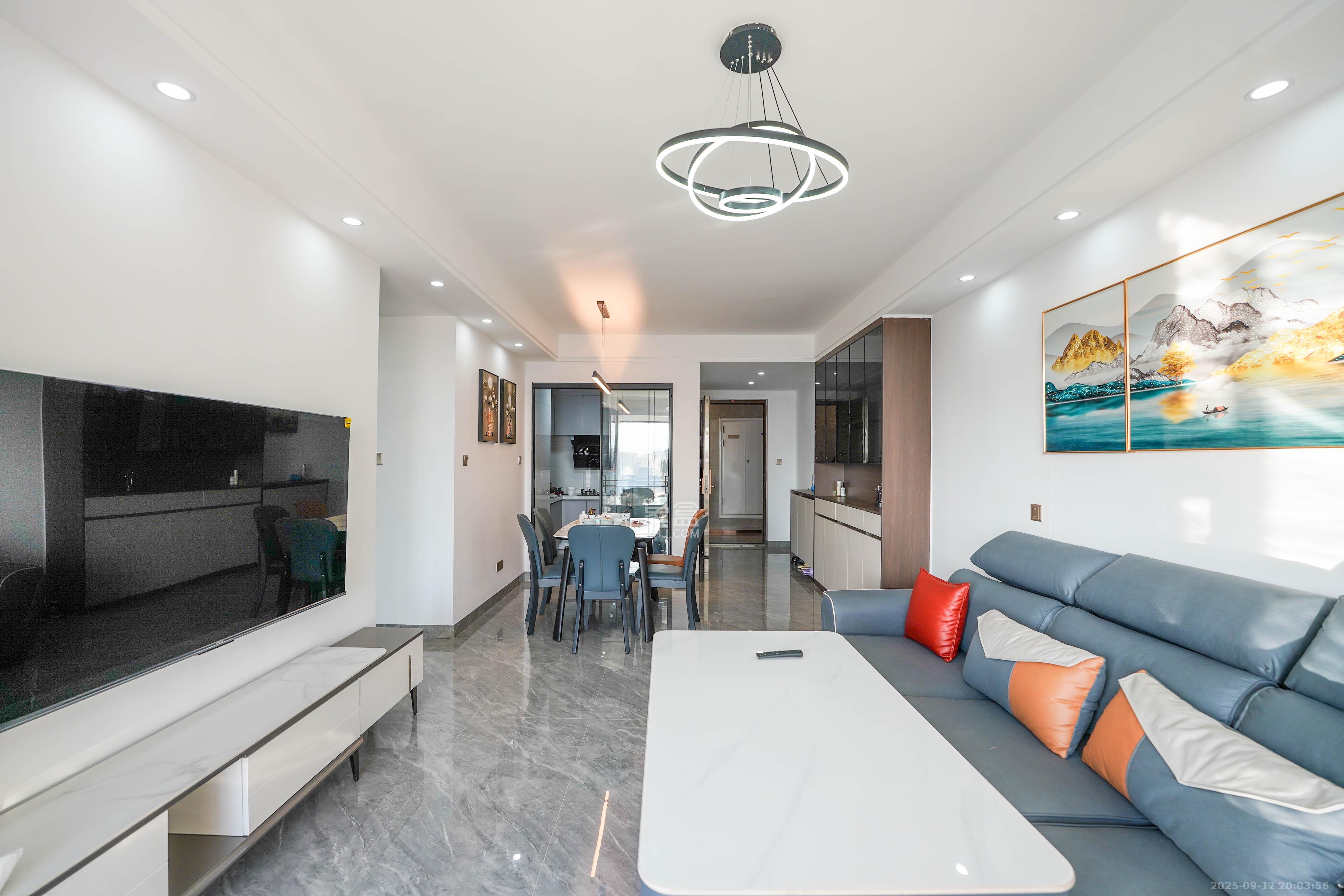 旭辉雨金广场 3室2厅2卫 108.0万 旭辉雨金广场 3室2厅2卫 108.0万客厅