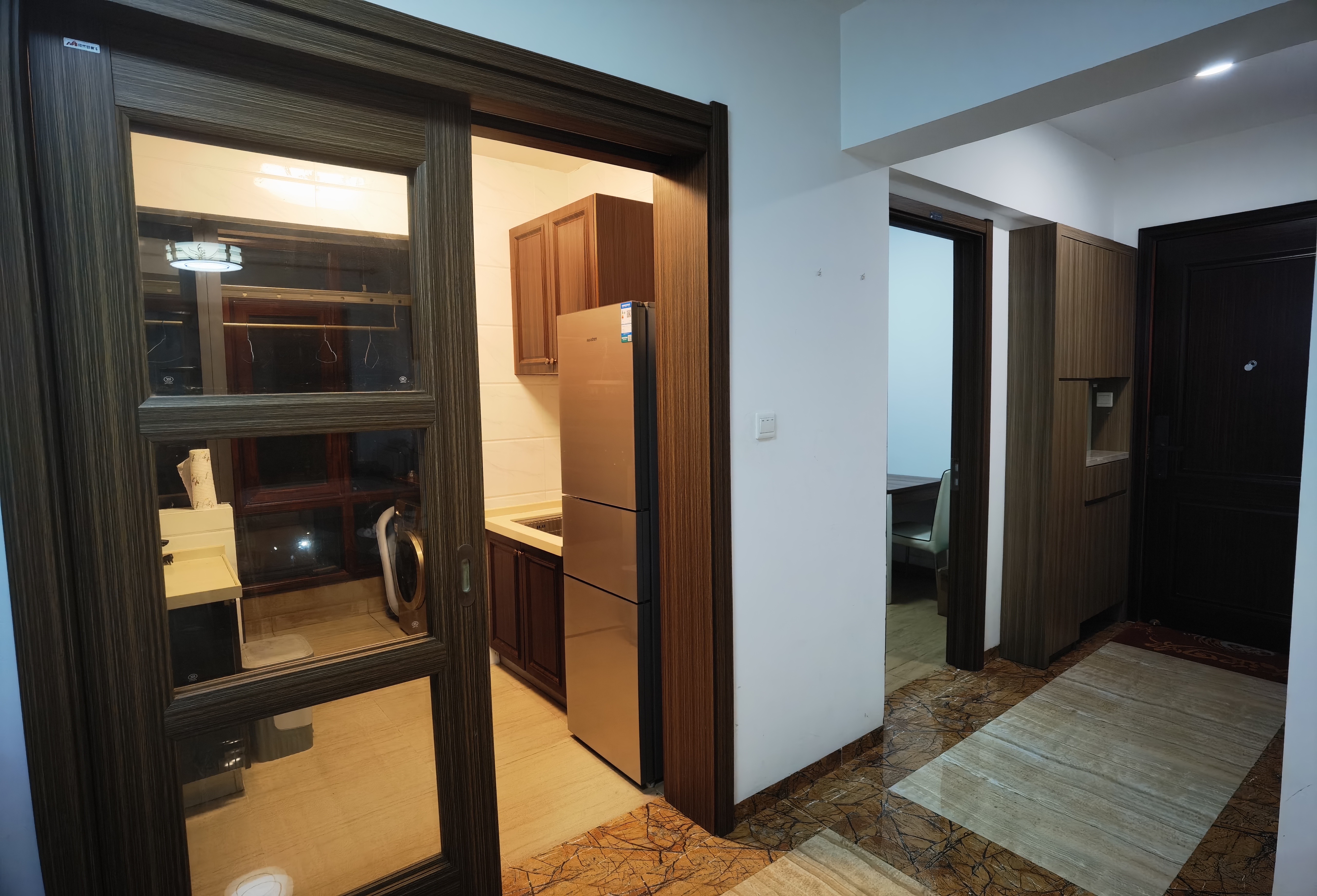 碧桂园一、二期(中央首府) 3室2厅1卫 2800.0元/月 碧桂园一、二期(中央首府) 3室2厅1卫 2800.0元/月室内图