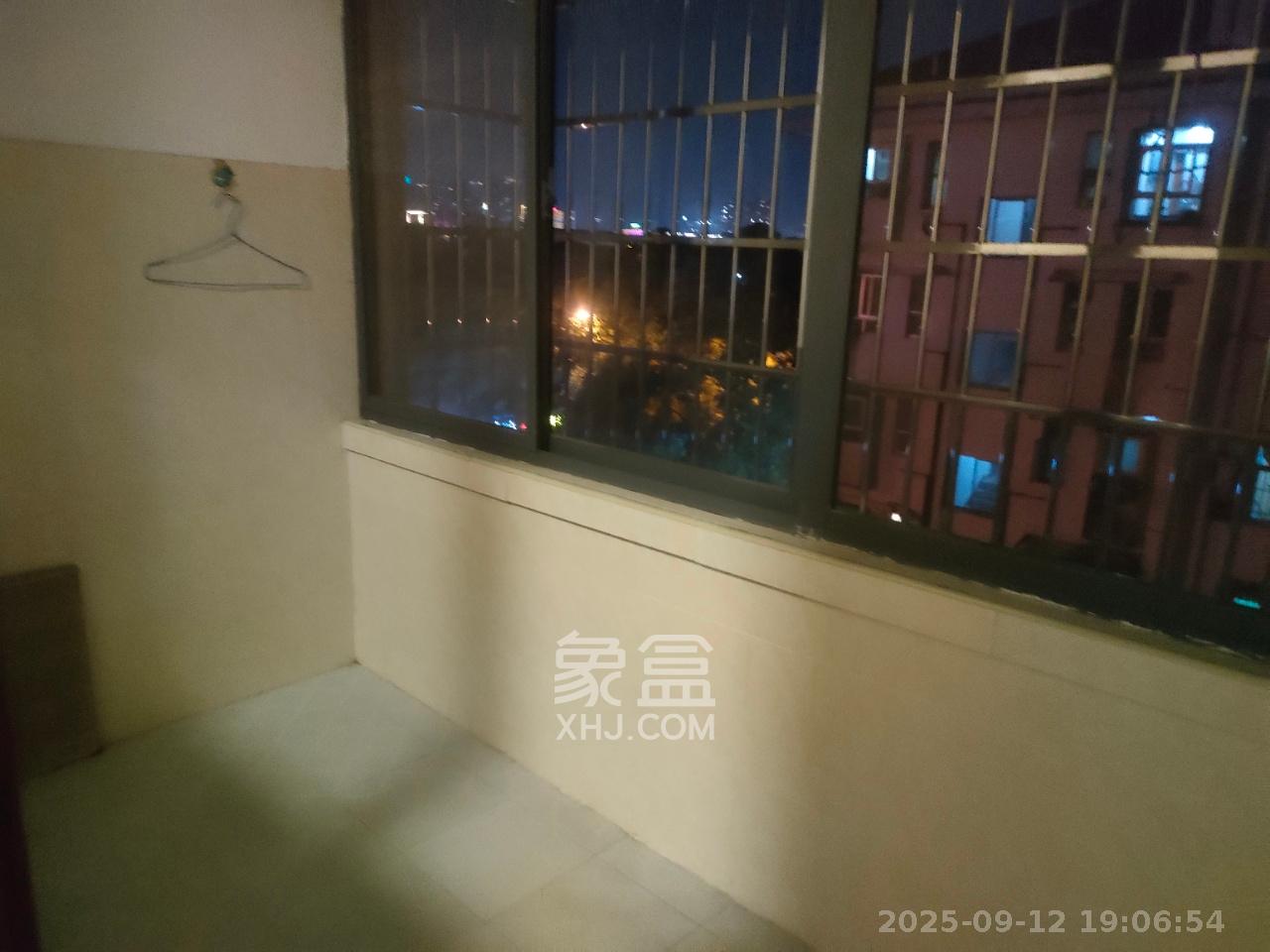 桂花二村 2室1厅1卫 1800.0元/月 桂花二村 2室1厅1卫 1800.0元/月室内图