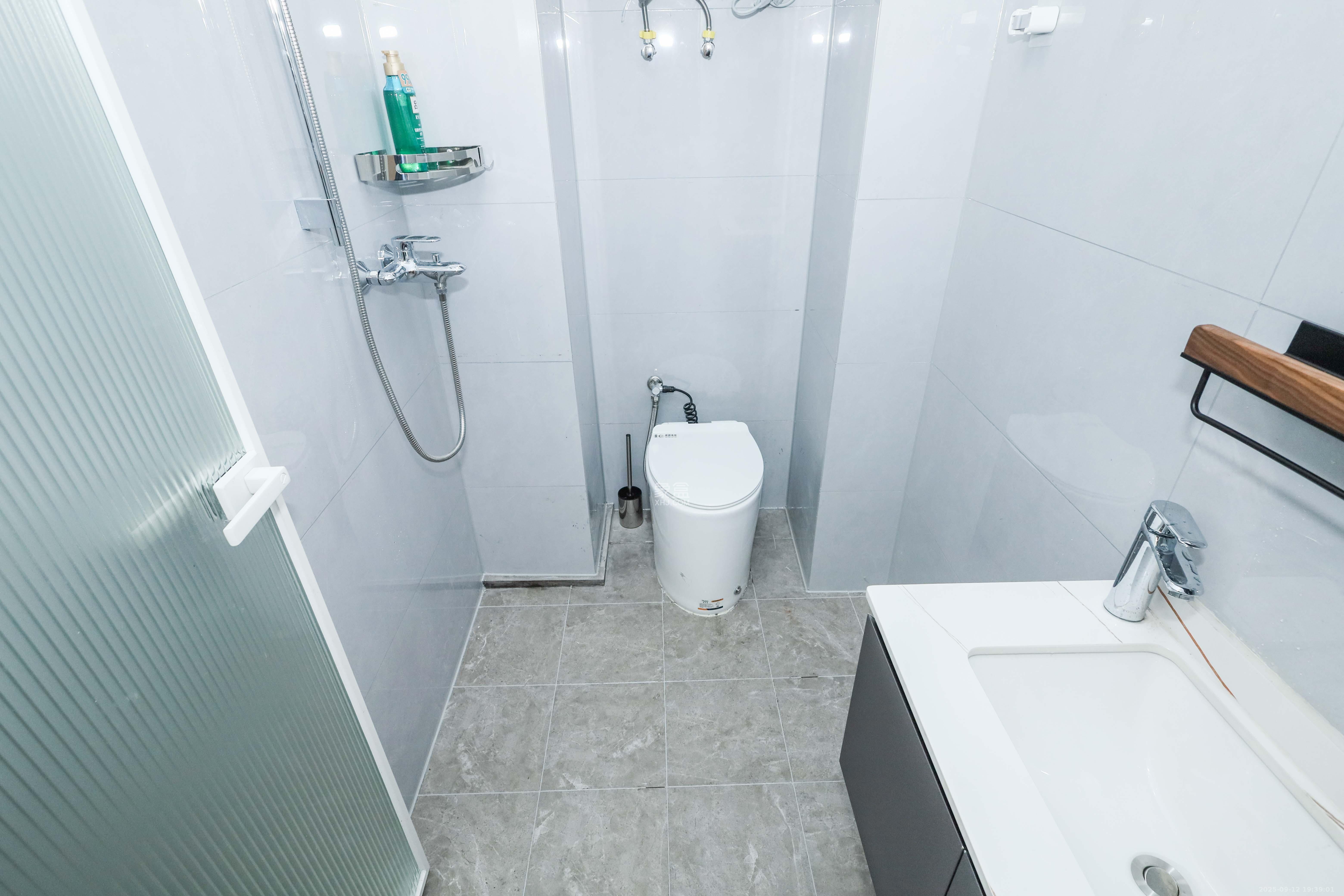 达美D6区 1室1厅1卫 17.5万 达美D6区 1室1厅1卫 17.5万卫生间