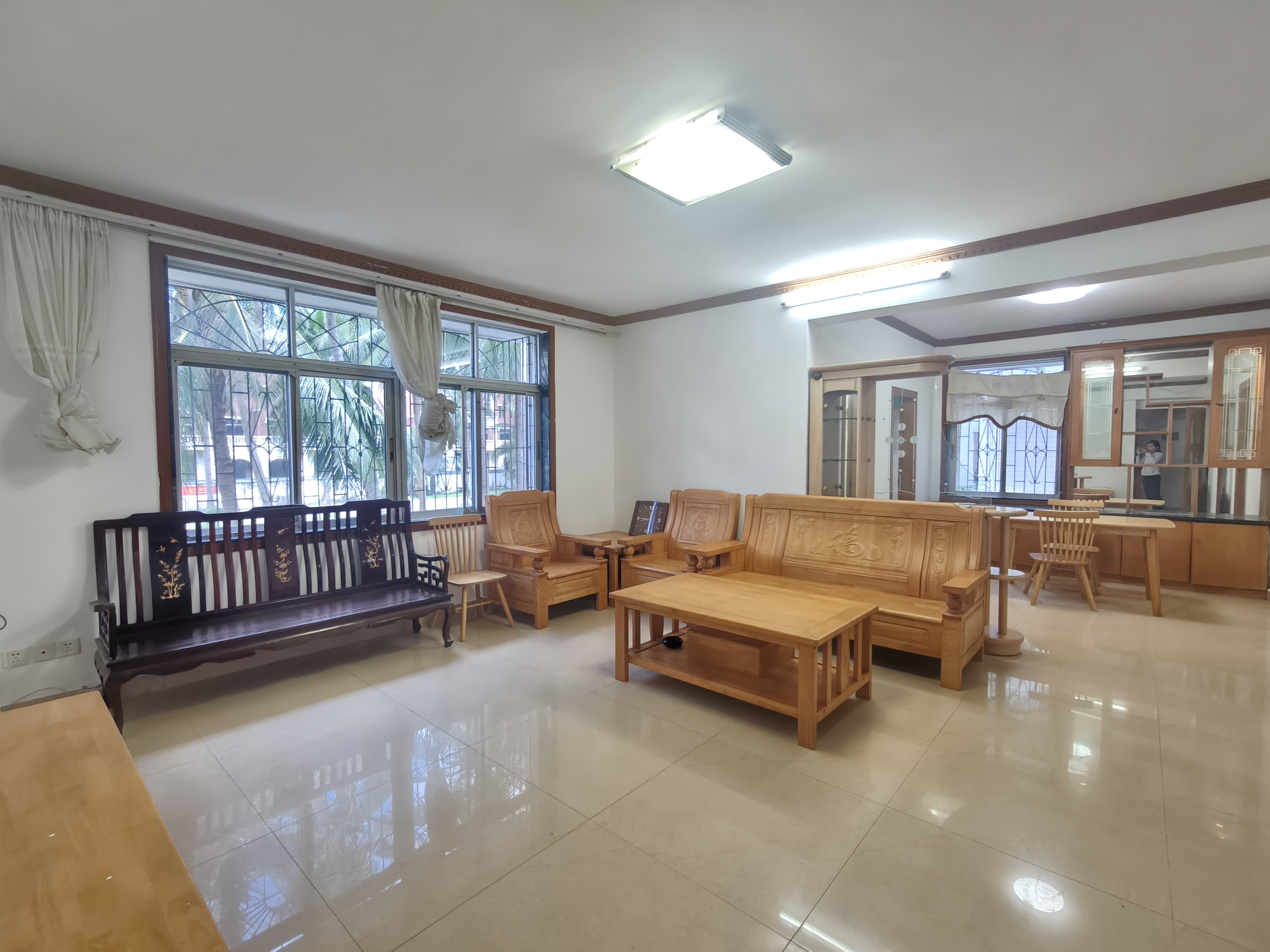 军安花苑  4室2厅2卫    3000.0元/月室内图