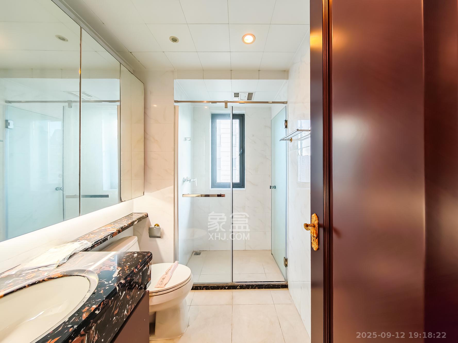 恒大御景天下城一期 4室2厅2卫 93.0万 恒大御景天下城一期 4室2厅2卫 93.0万卫生间