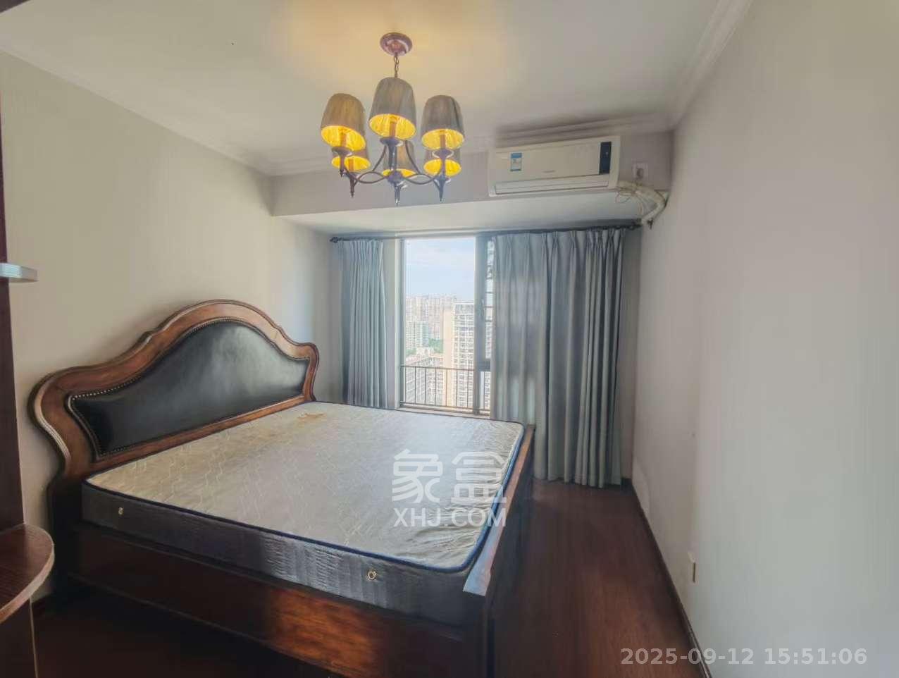 万科城  4室2厅2卫    3200.0元/月室内图