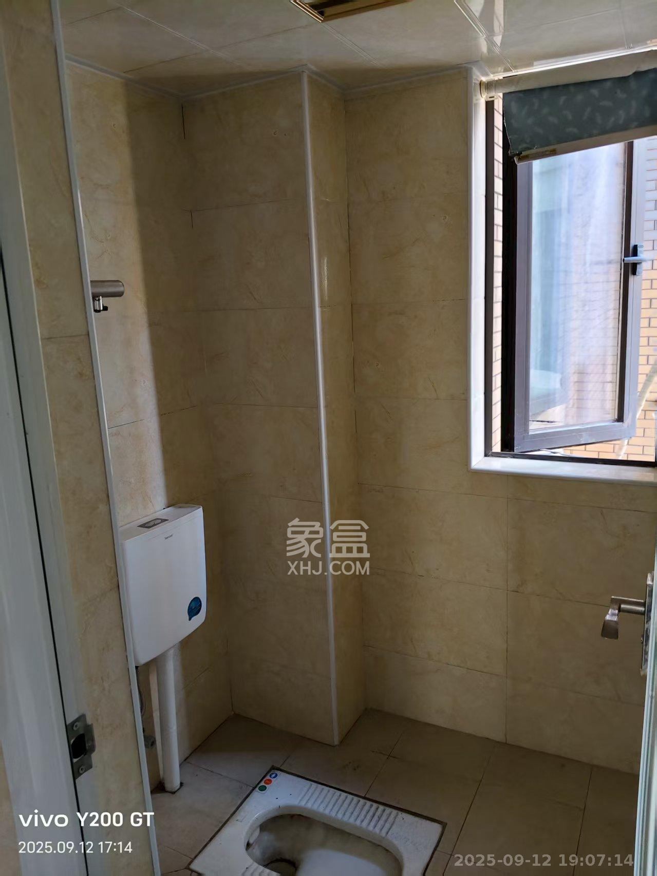 龙骧佳苑 3室2厅1卫 2200.0元/月 龙骧佳苑 3室2厅1卫 2200.0元/月室内图