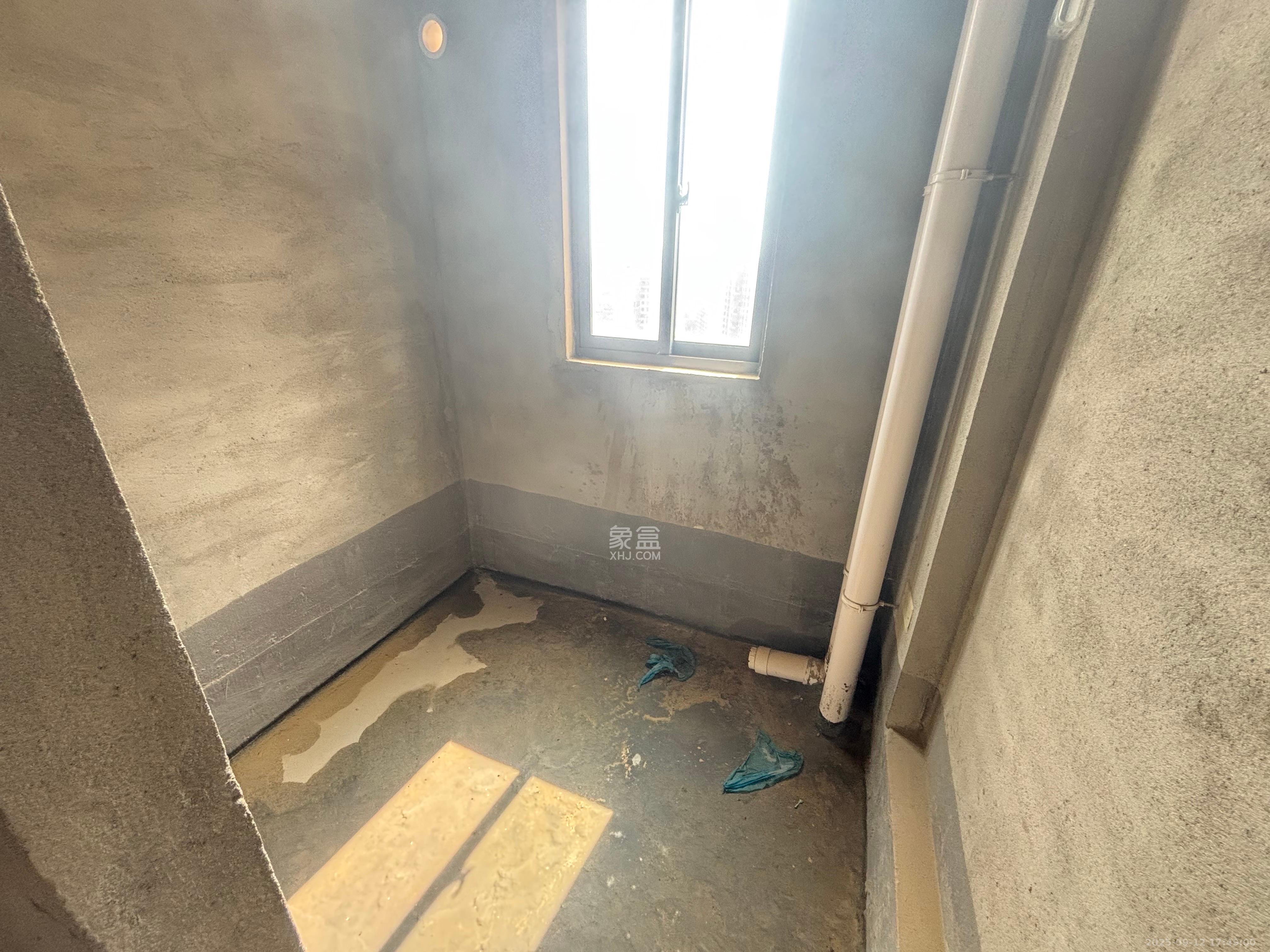 西湖鸿运佳苑 4室2厅2卫 1200.0元/月 西湖鸿运佳苑 4室2厅2卫 1200.0元/月室内图