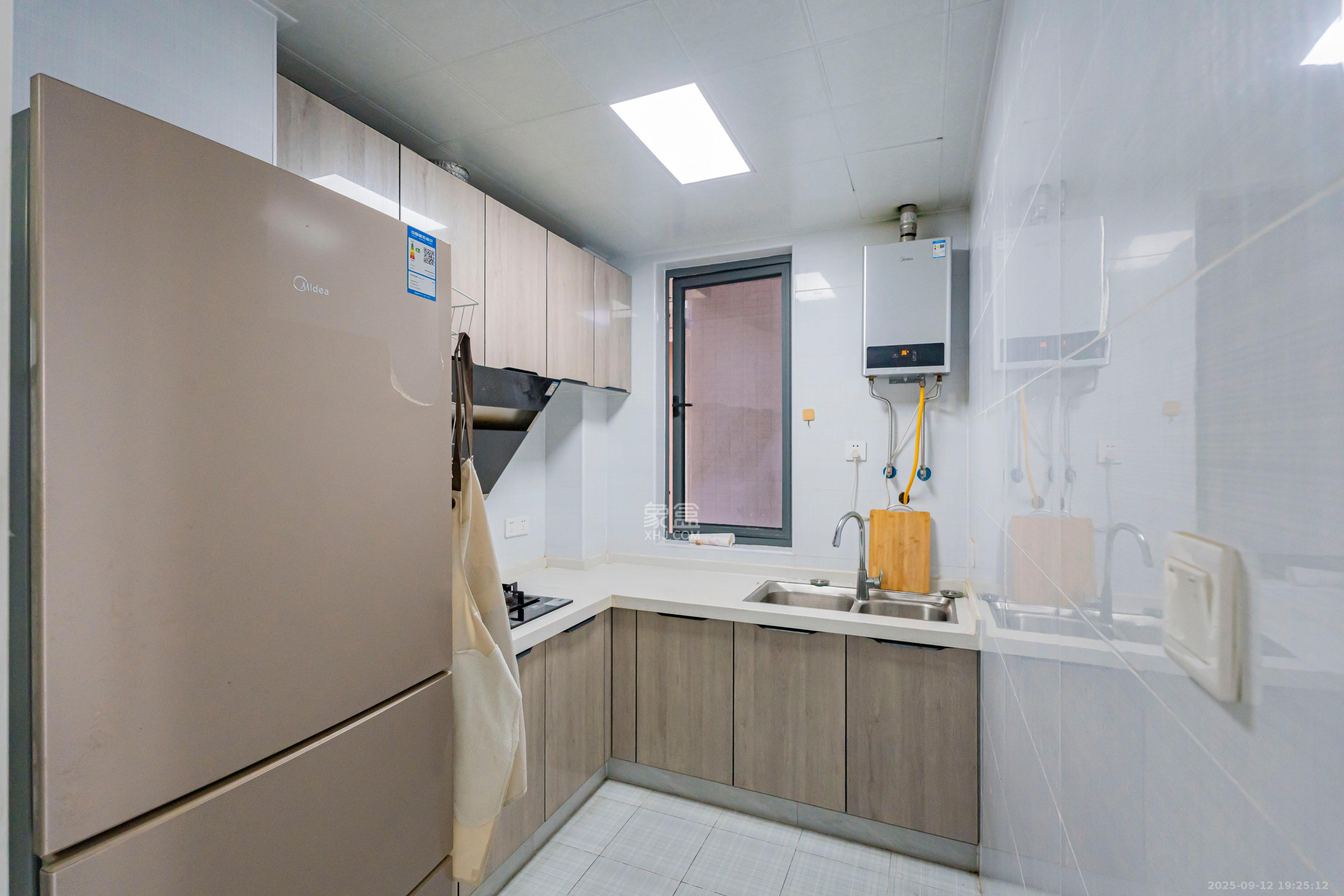 里约荟  3室2厅2卫    90.0万厨房