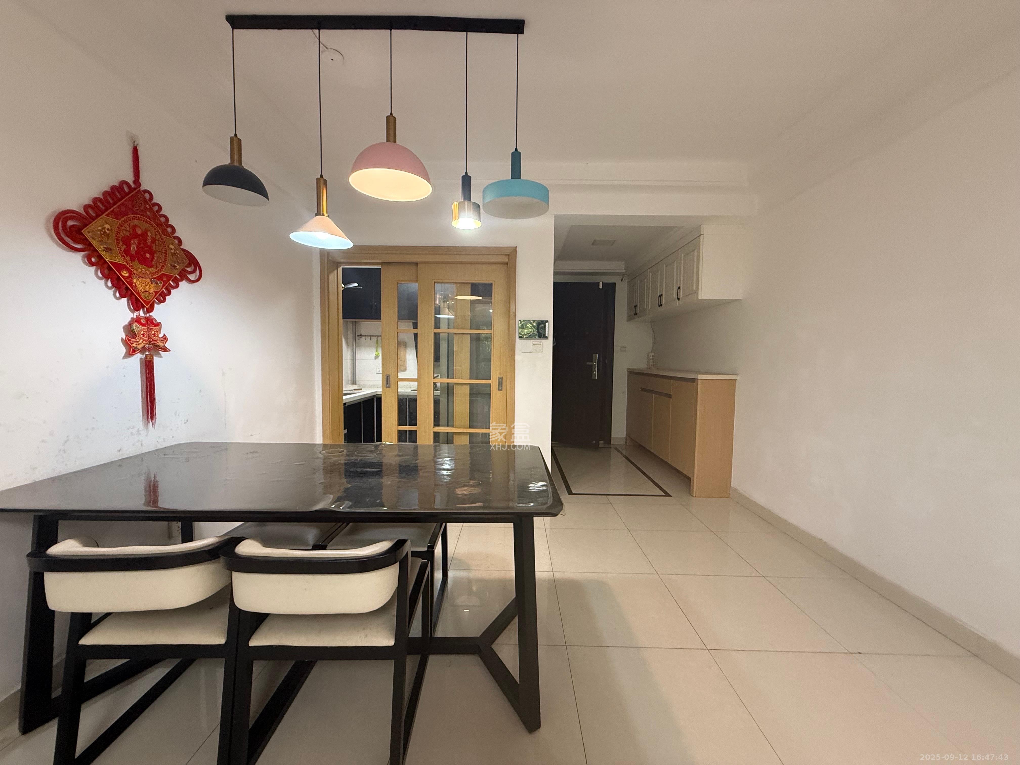 中海国际三期  3室2厅2卫    2000.0元/月室内图