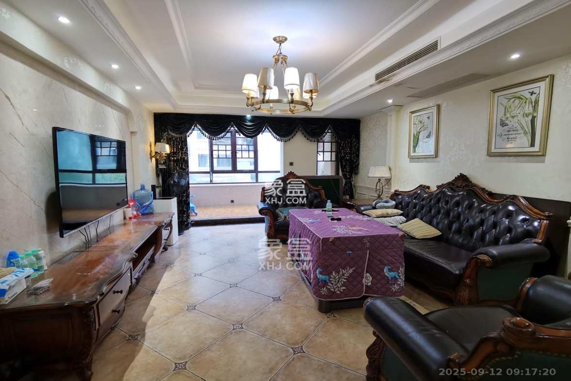 欧莱雅郡 4室2厅2卫 3400.0元/月 欧莱雅郡 4室2厅2卫 3400.0元/月室内图