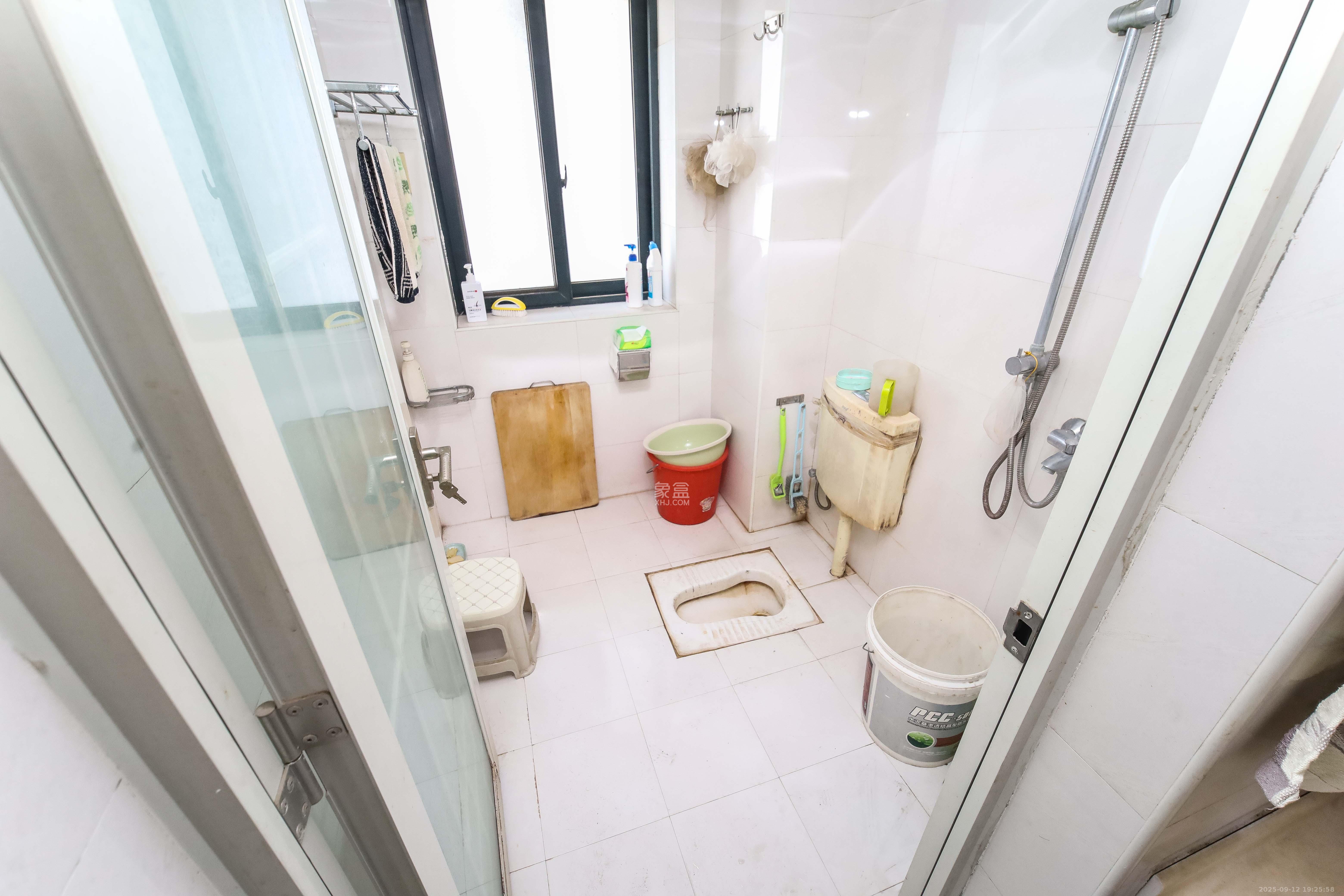 浏阳河畔家园  3室2厅2卫    88.0万卫生间