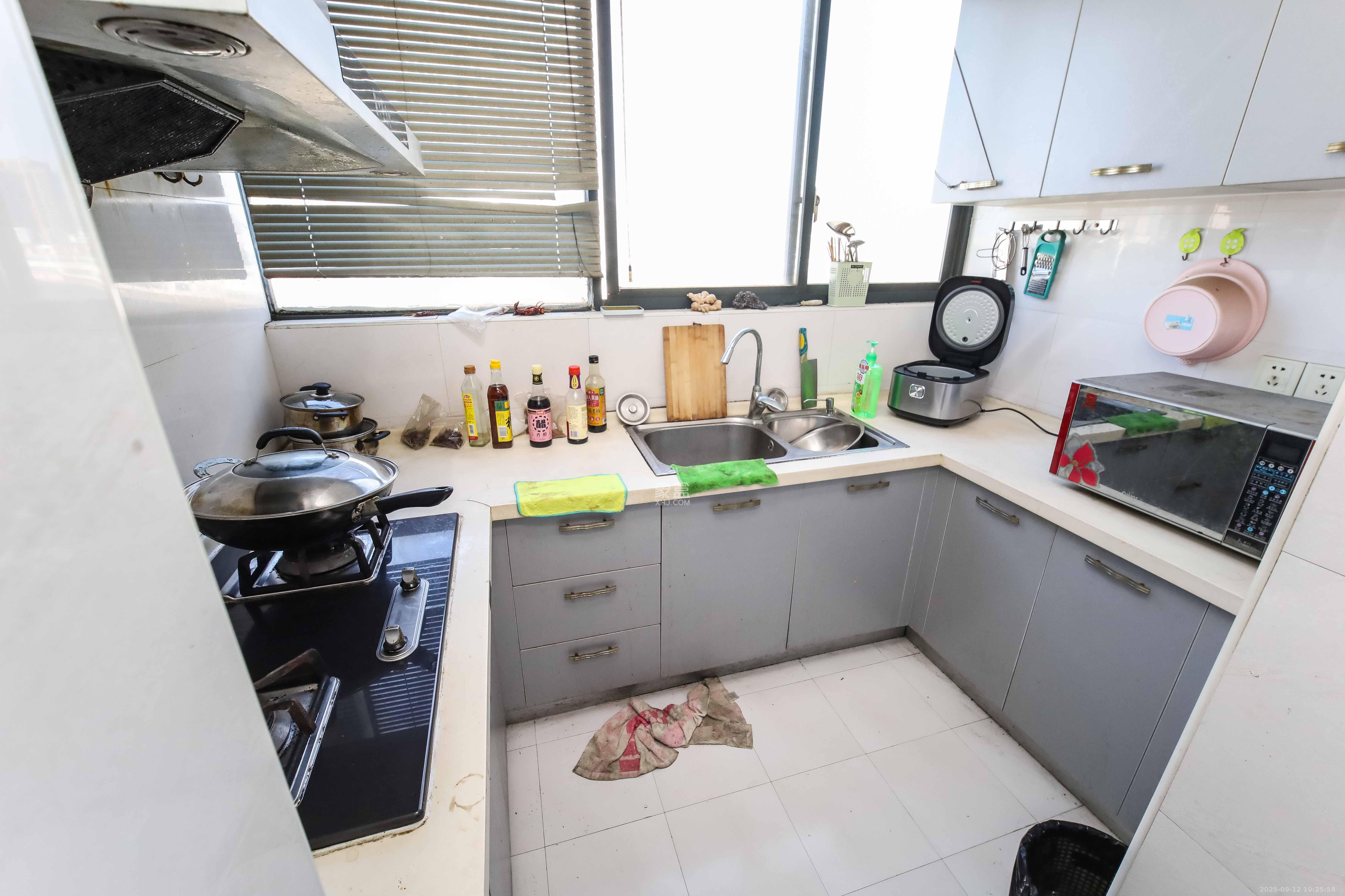 浏阳河畔家园  3室2厅2卫    88.0万厨房