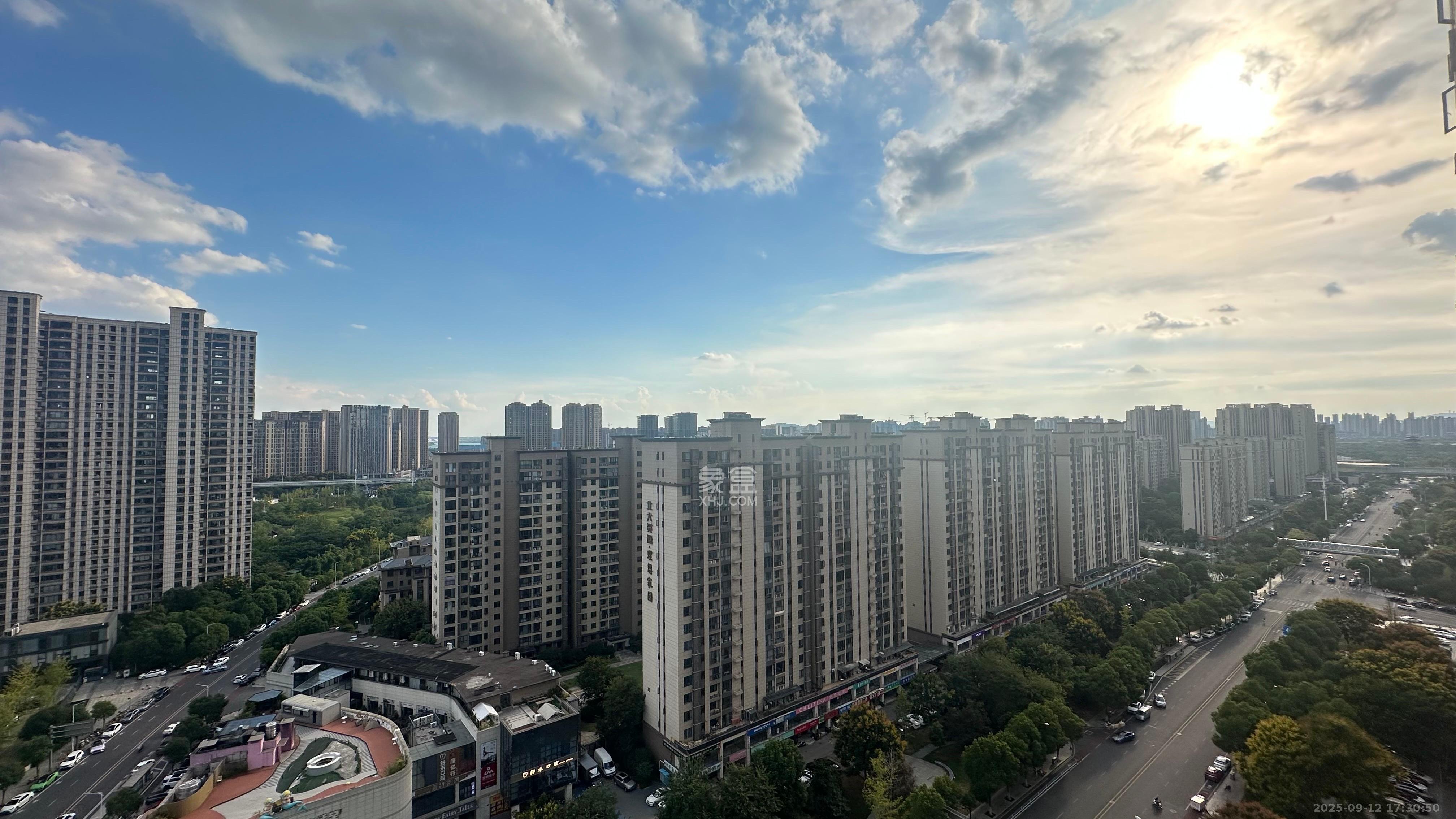 COCO蜜城  3室2厅1卫    2500.0元/月室内图